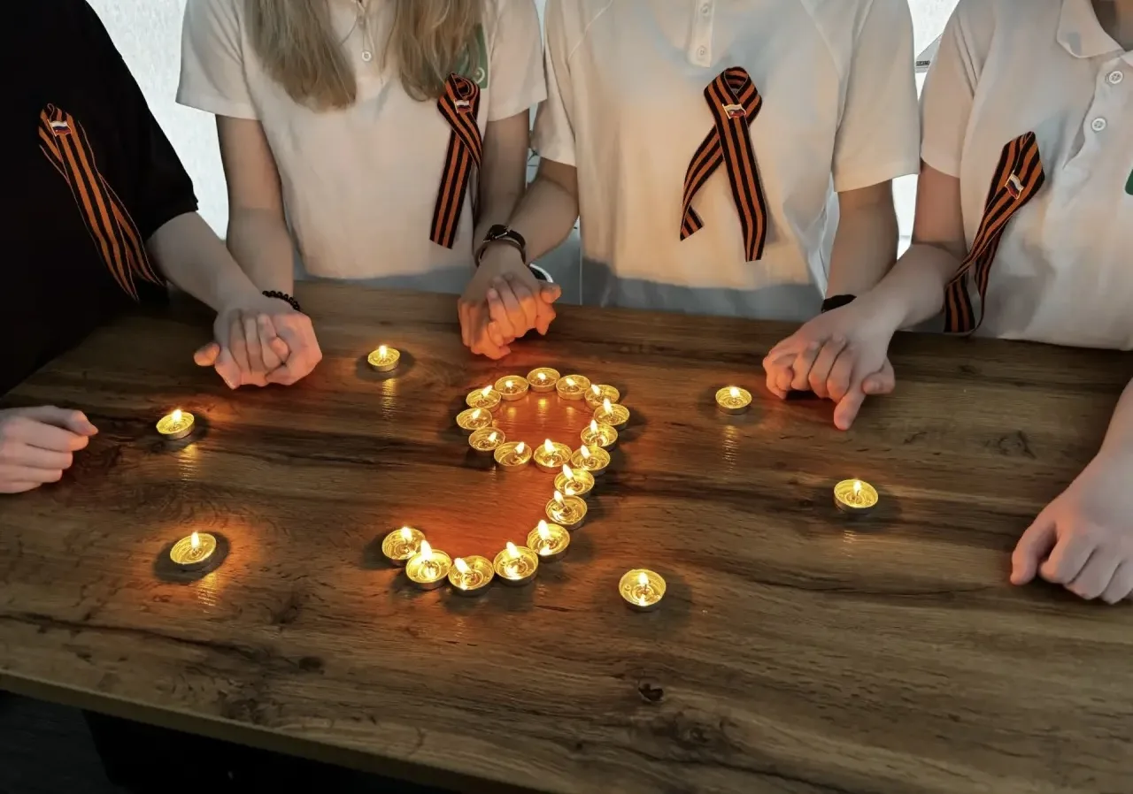 🌟 В нашей школе прошла акция «Свеча Памяти» 🌟  В преддверии Дня Победы в нашей школе состоялась патр