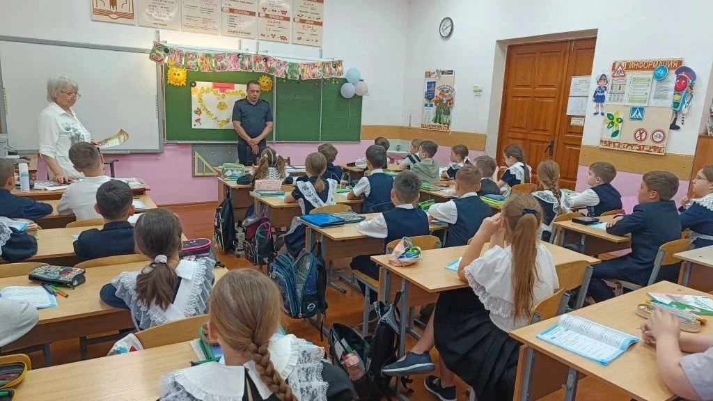 Сегодня состоялась встреча с инспектором дорожно-патрульной службы ГИБДД Русланом Бикта...
