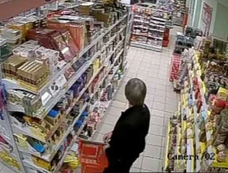 🛒 Житель Кирова обвиняется в 35 кражах: шоколад, коньяк и зубная паста