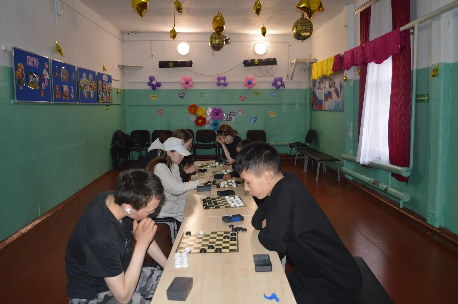 🟣В Доме культуры ребята погрузились в атмосферу прошлого с программой «Во что играли наши деды».
🟡