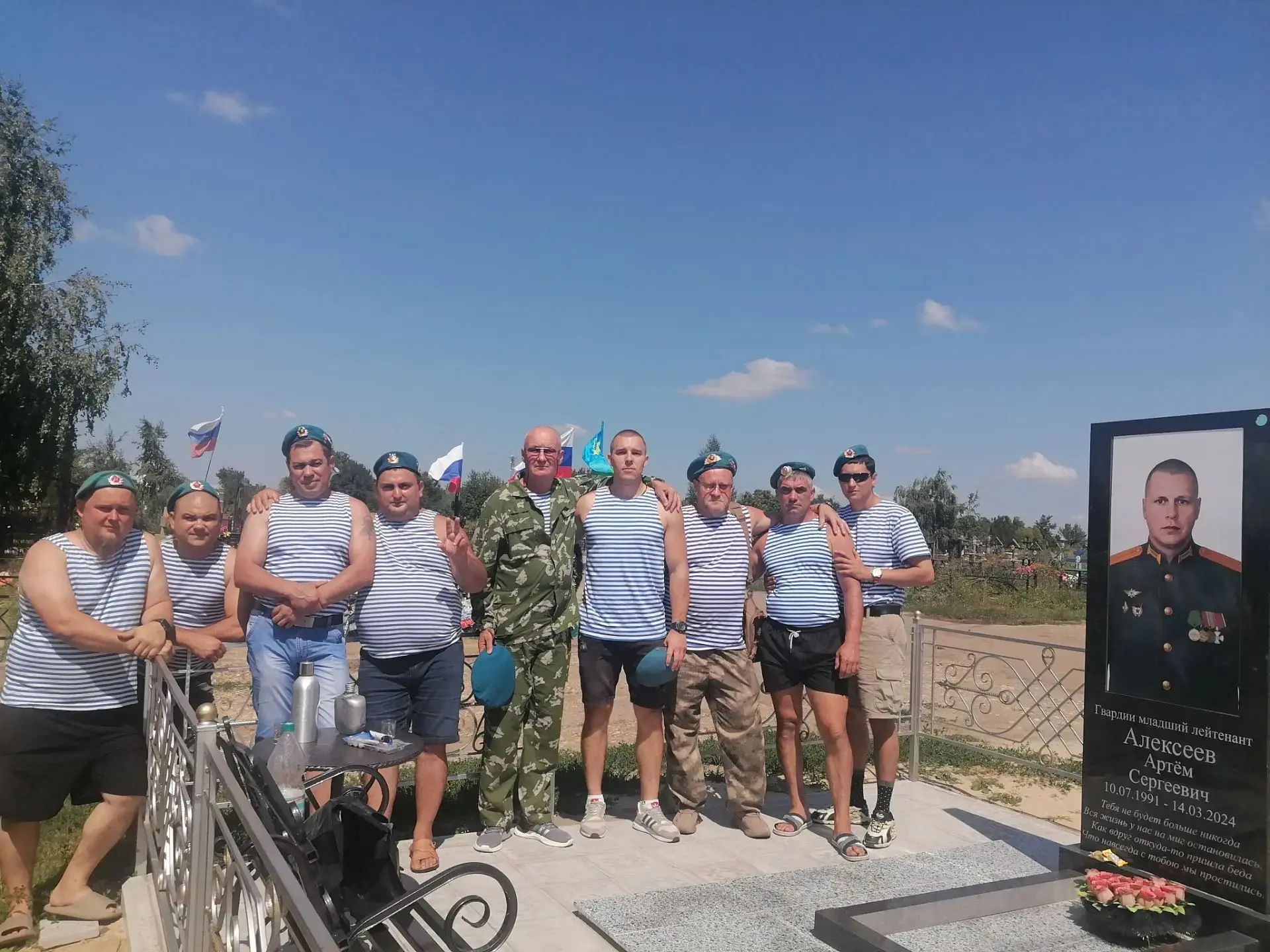 Только что десантники почтили память участников специальной военной операции Калинкина ...