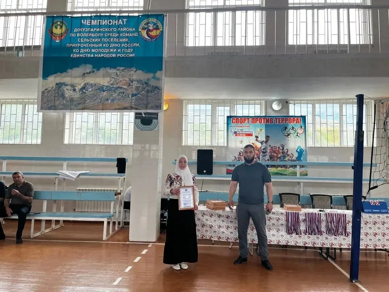 Волейбольный праздник в селе Новое Каракюре

В селе Новое Каракюре накануне состоялся настоящий спор