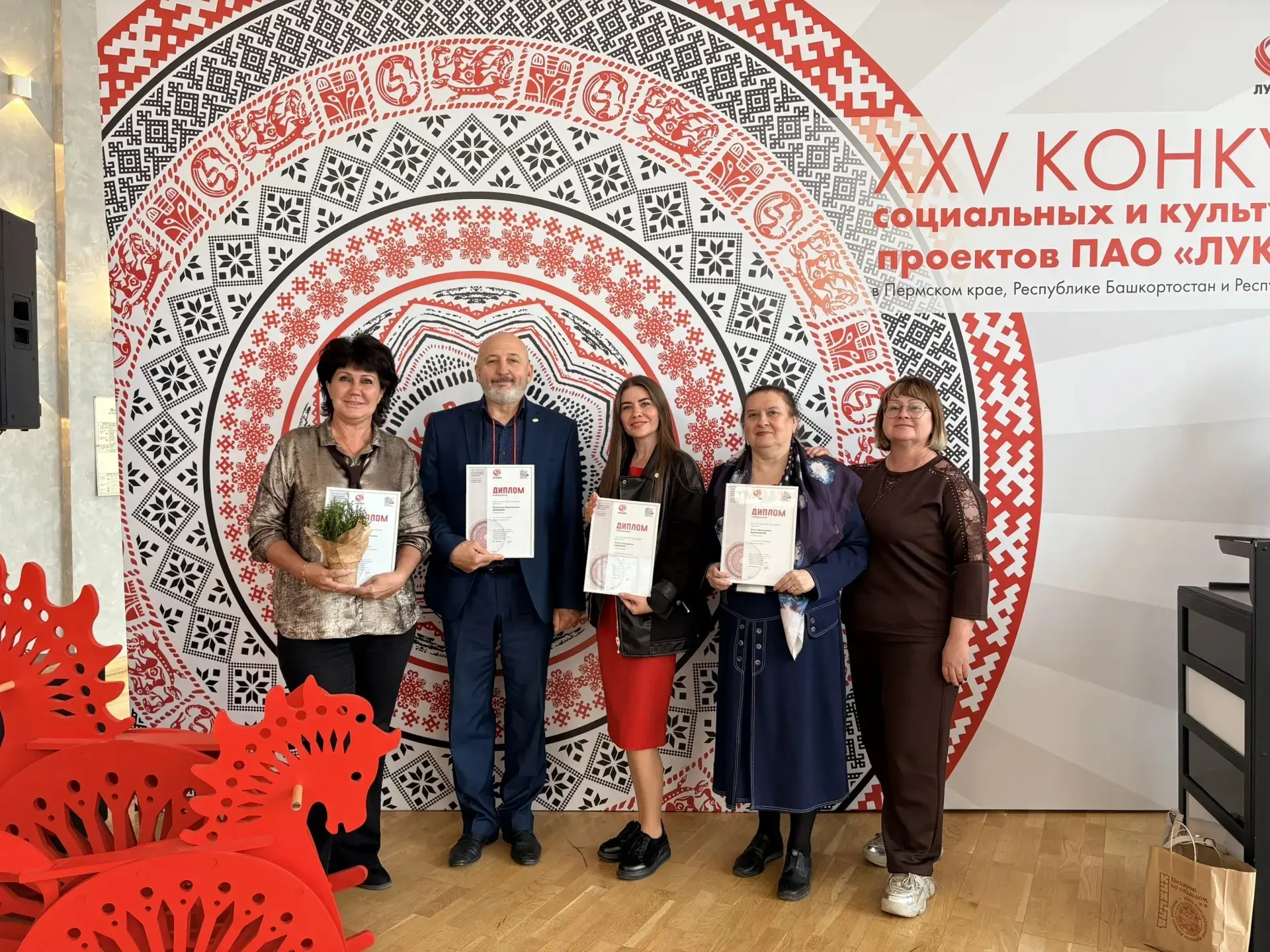 Четыре проекта получили грантовую поддержку 🏆 

Подведены итоги ежегодного конкурса социальных и ку