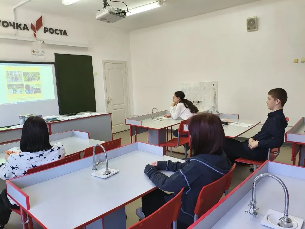 На этой неделе в нашей школе прошли классные часы и беседы для родителей по безопасност...
