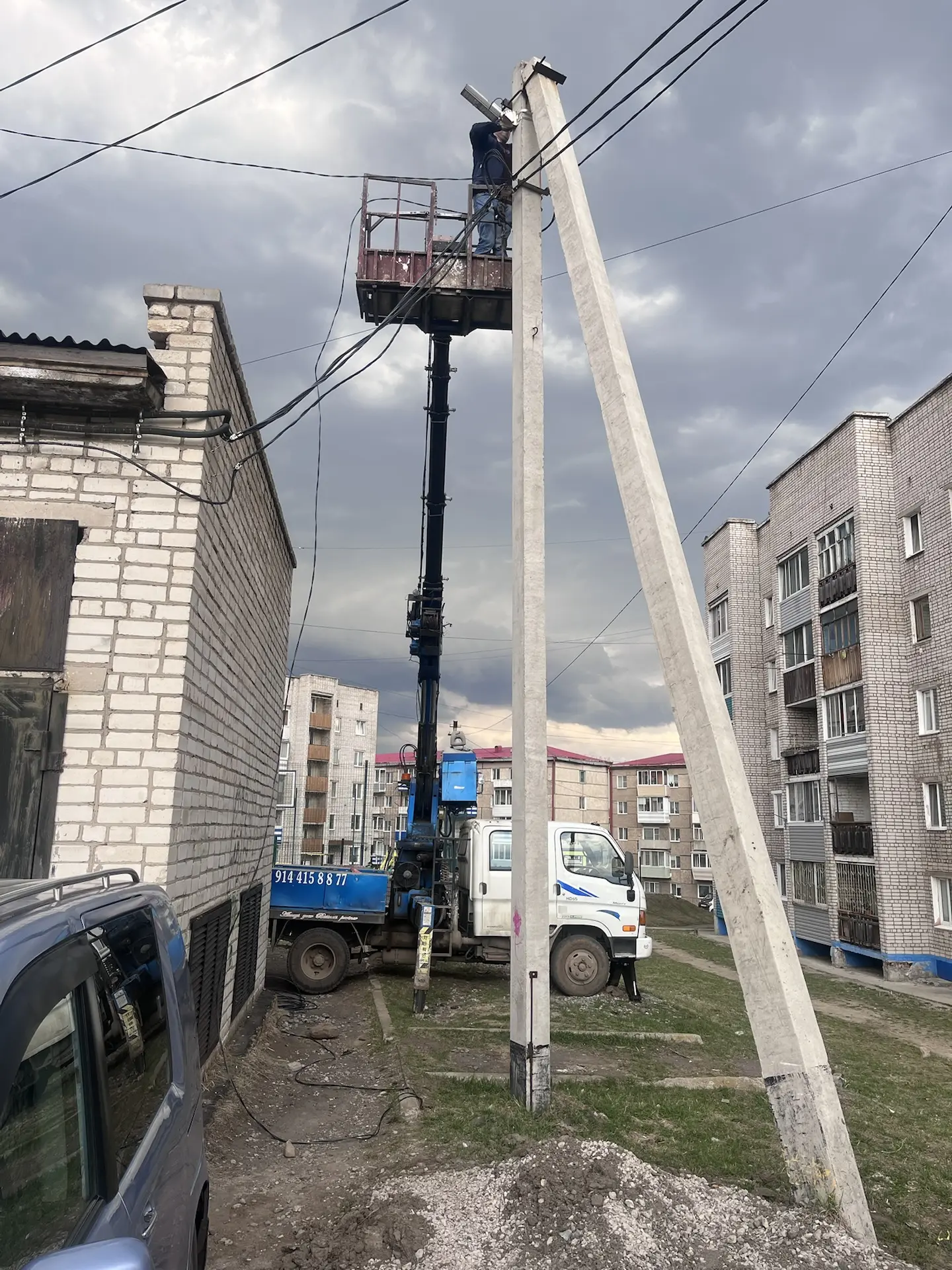 Неоднократно поступали обращения, что опоры освещения занимают место, которое можно исп...