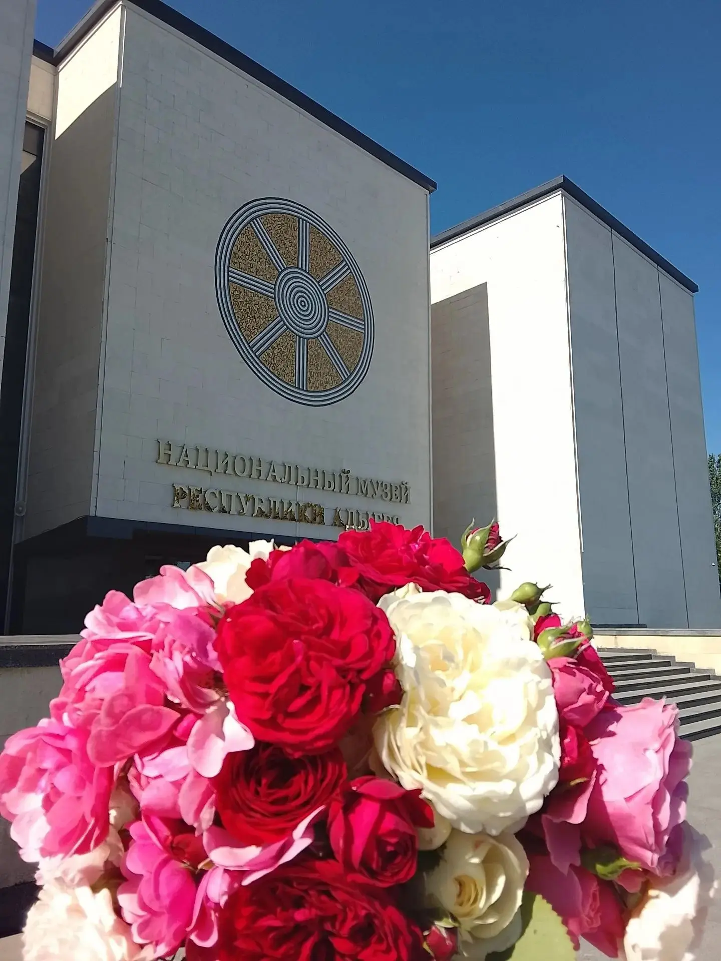 Дорогие друзья!
⁣
🌹Желаем вам замечательного дня и плодотворной недели! Пусть каждый момент будет н