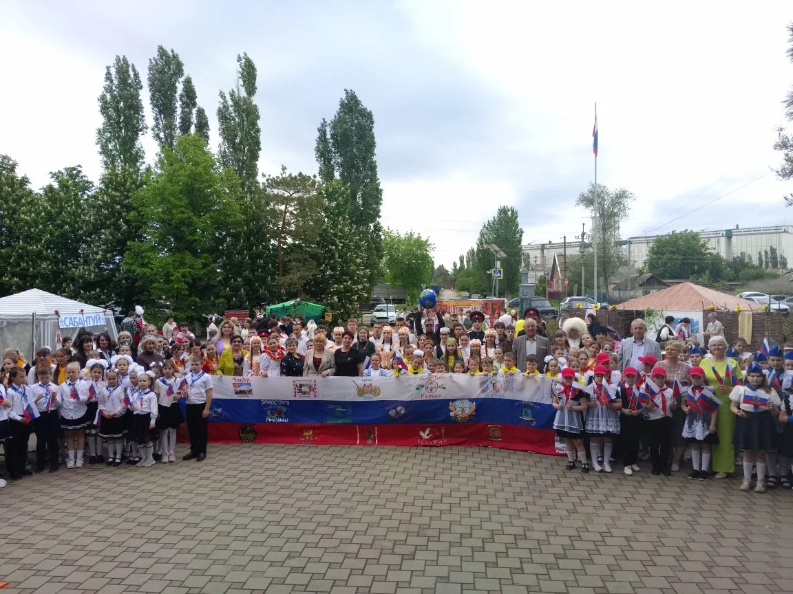 15 мая в нашей школе прошёл фестиваль национальных культур и традиций "Донская земля - ...