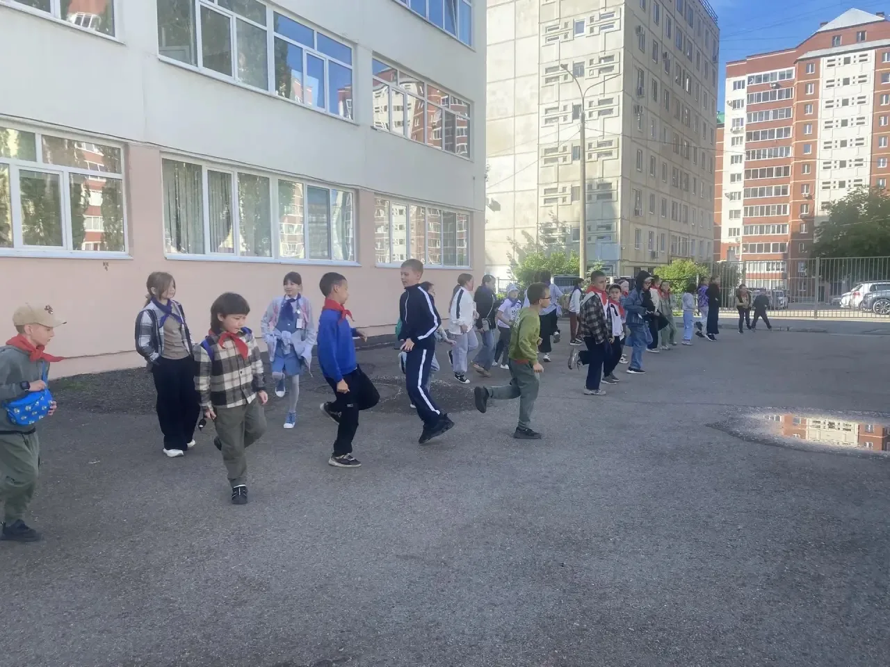 В летнем пришкольном лагере "Солнышко" 8 июня был насыщенный и продуктивный день, полный энергии, зн