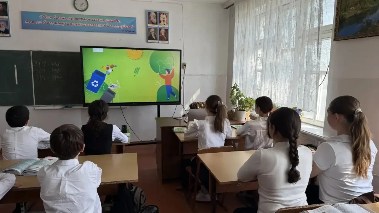 Просмотр видеоуроков образовательной платформы «Зеленая школа»  В рамках учебной программы и экологи
