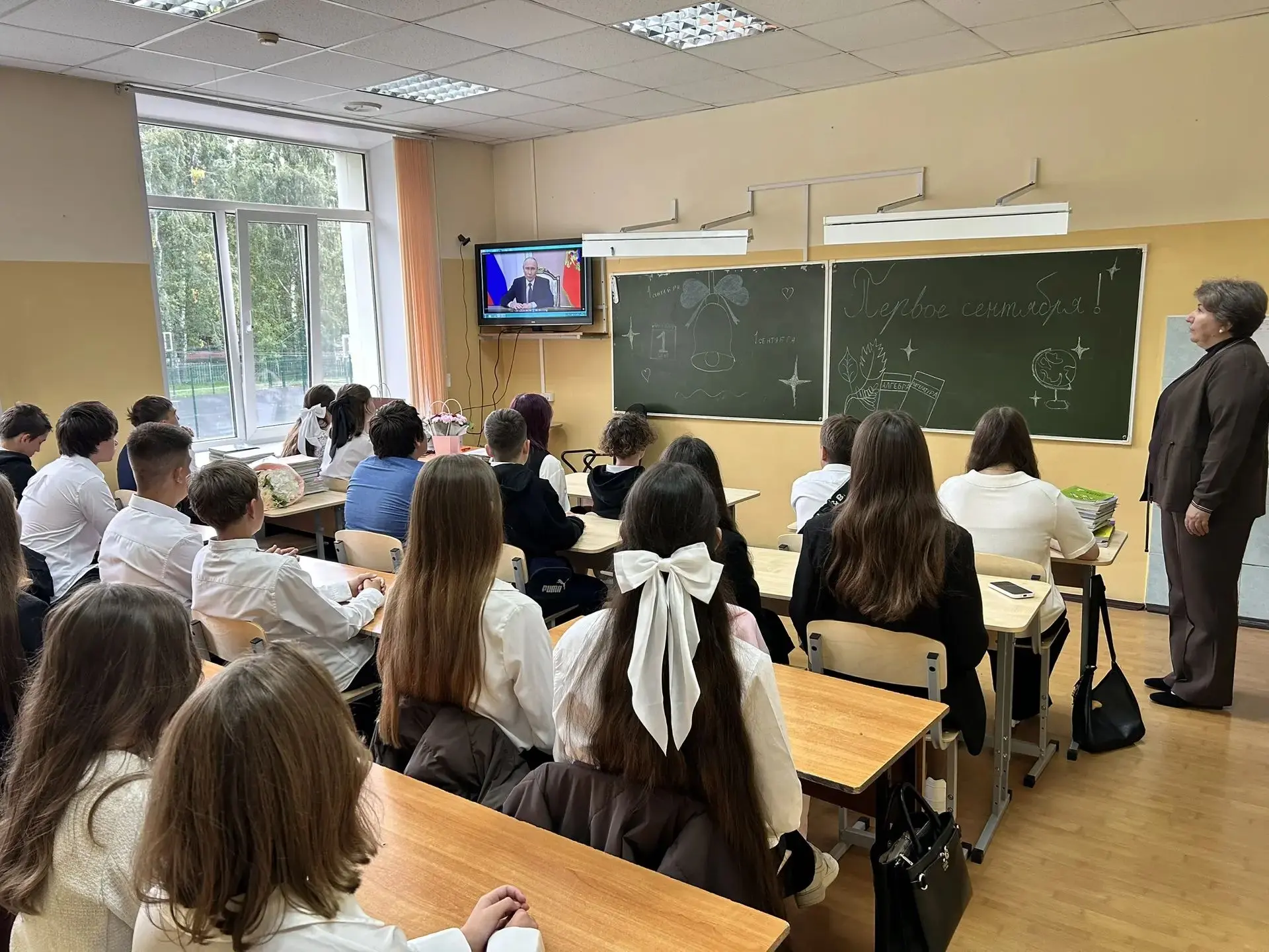 📚Сегодня состоялись первые классные часы и занятия начались с урока из цикла «Разговор...