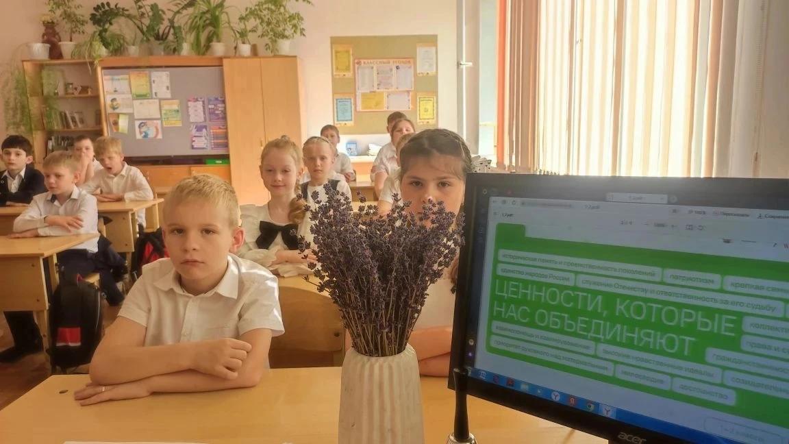 🇷🇺Разговоры о важном: ценности, которые нас объединяют" ✨Сегодня, 18 мая, в МБОУ "Гимназия" г. Морша