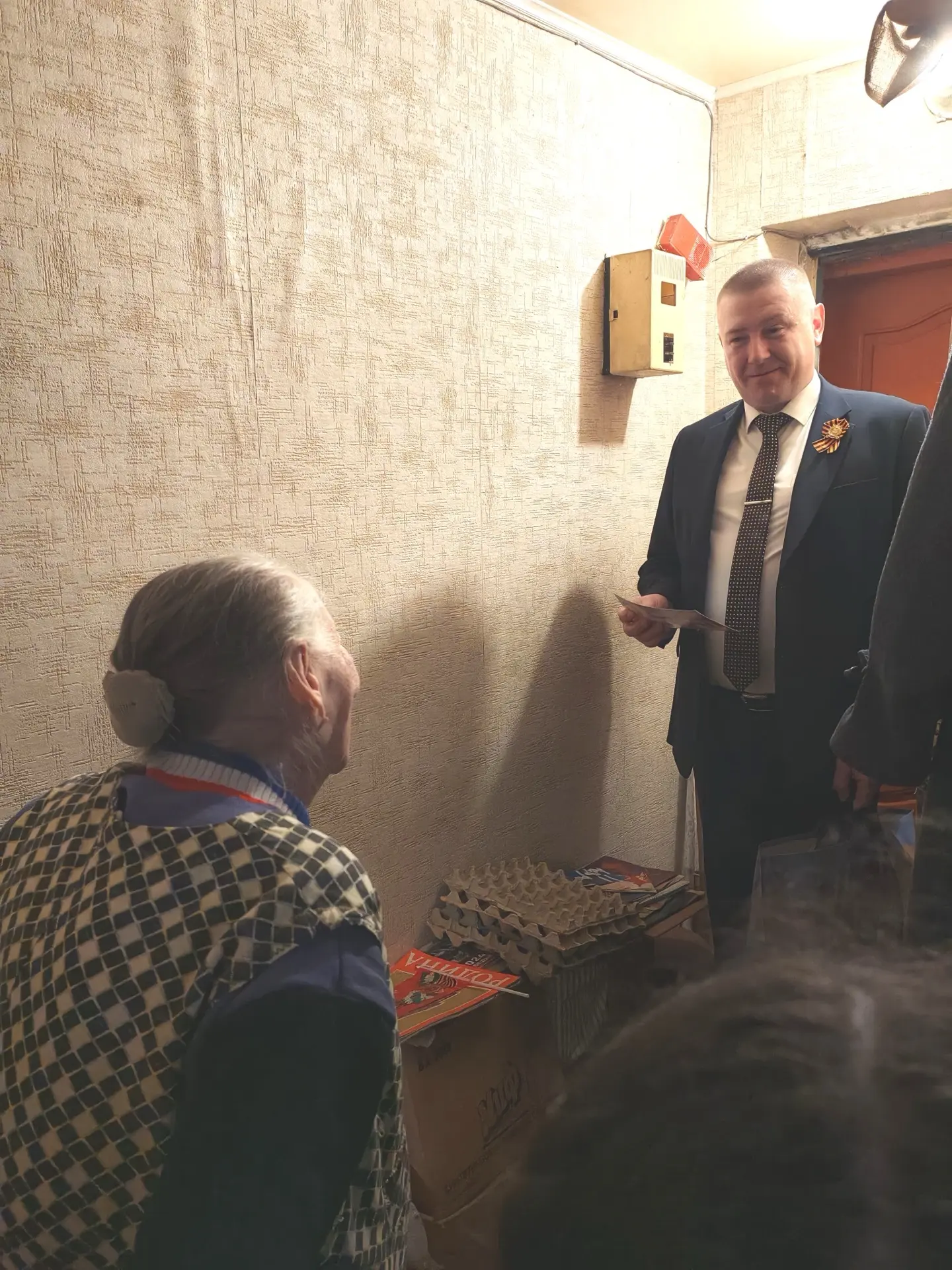 📣 93 года мудрости: 2 «Б» в гостях у ветерана труда Антонины Ивановны  В преддверии праздника Велико