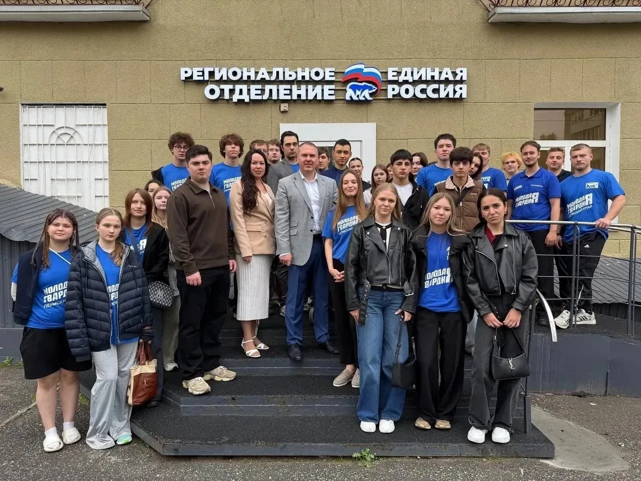 ⚡️Участники «ПолитЗавода» встретились с депутатом краевого парламента Олегом Калинским 

👉🏻11 июня