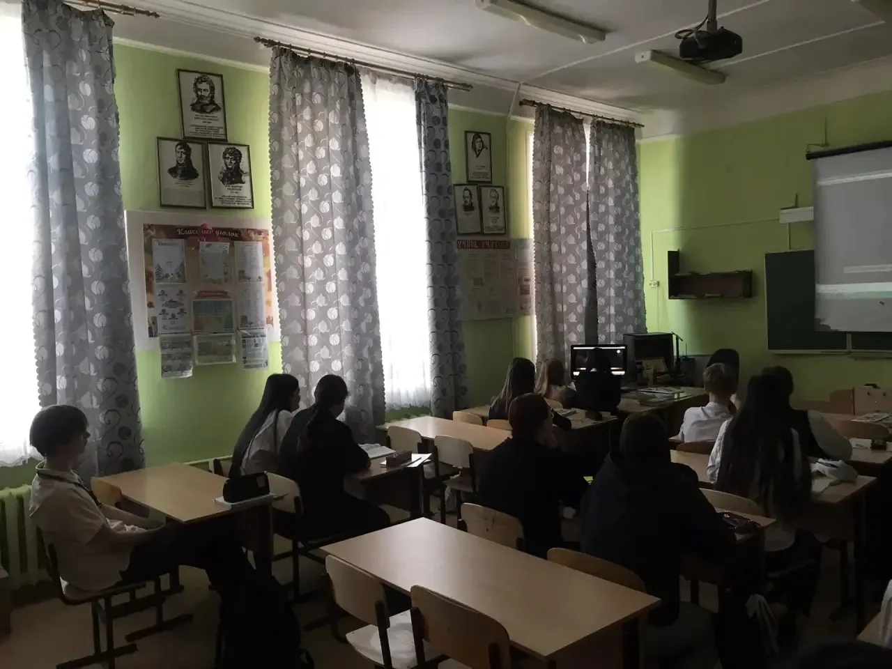Кинолекторий в нашей школе: Сталинградская битва глазами учеников Сегодня в стенах нашей школы состо