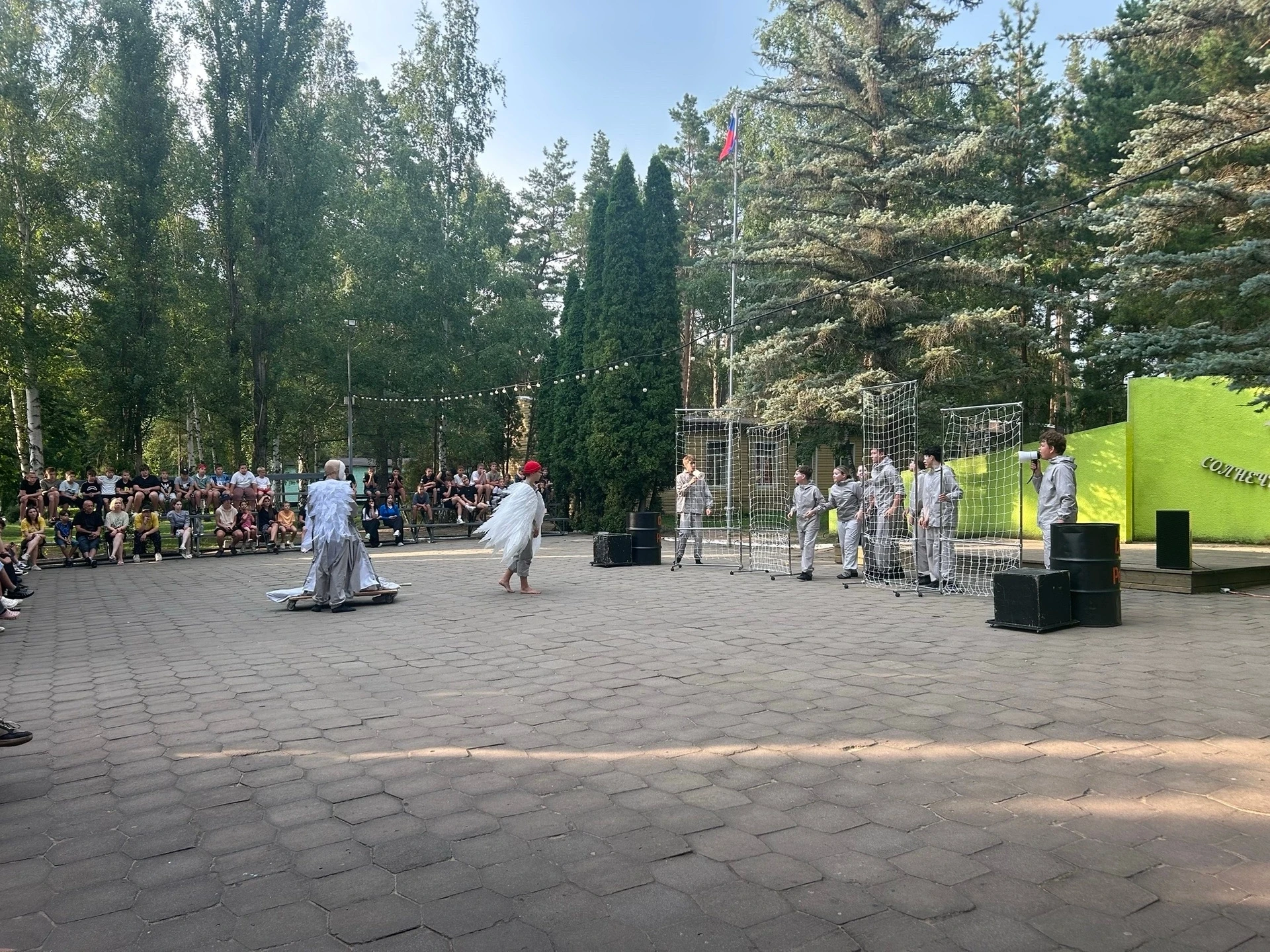 Вчера 9 отряд побывал в настоящем театре под открытой крышей!