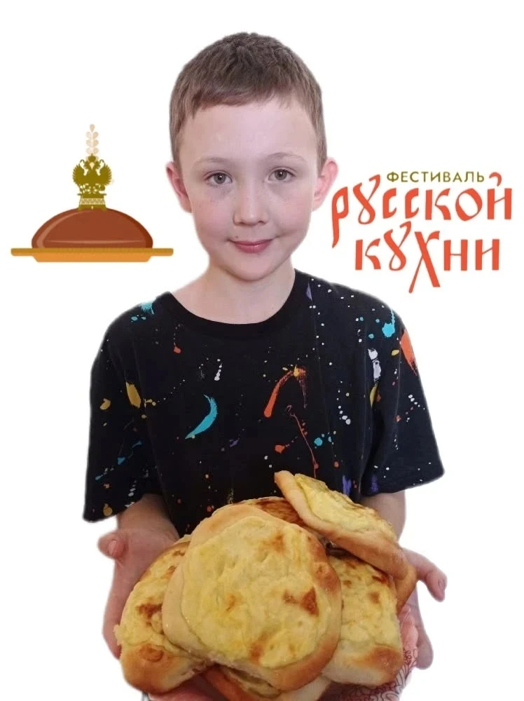 Ученик 4"А" класса  Танаев Максим с пользой проводит время на каникулах, участвуя в фестивале Русско