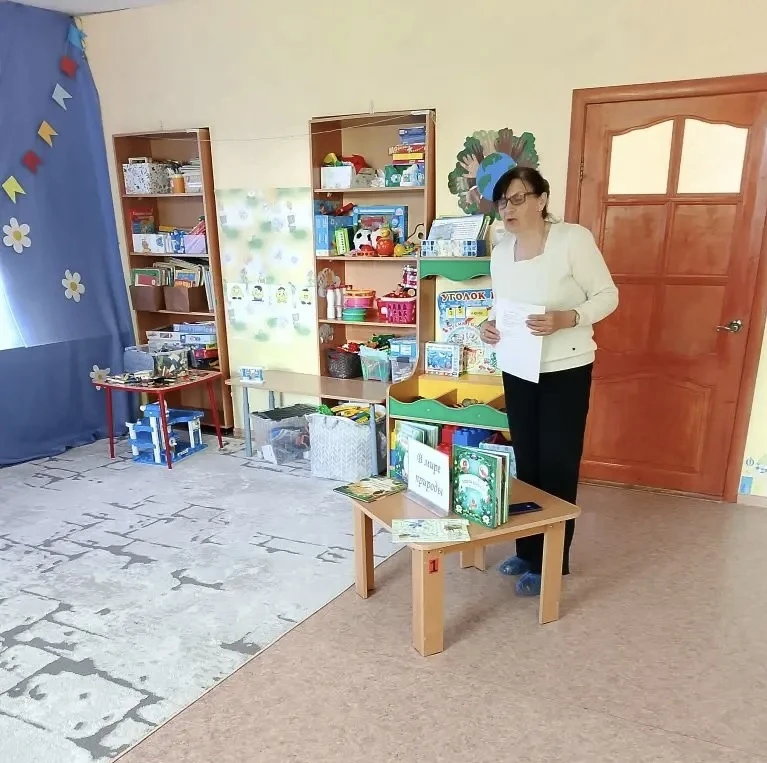 📚 Знакомство с настоящим писателем в дошкольной группе Катынской школы!

Вчера к нашим ребятам приш