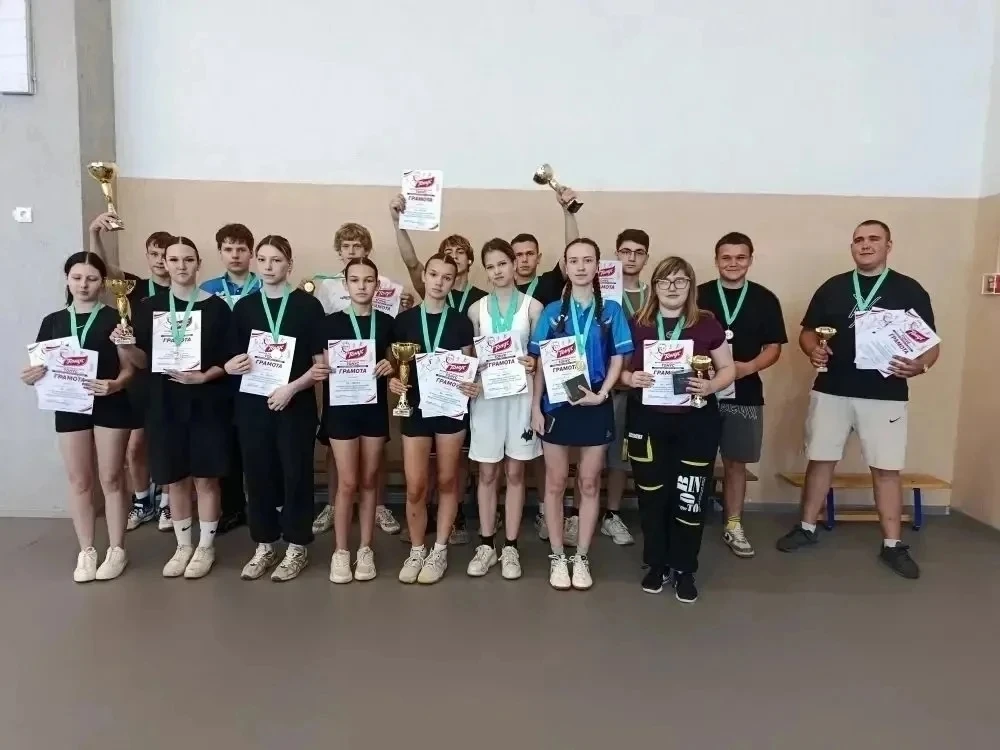 🏓 Спорт и патриотизм: турнир в честь Дня России. 

В школе №2  Лебедянь прошли соревнования по наст