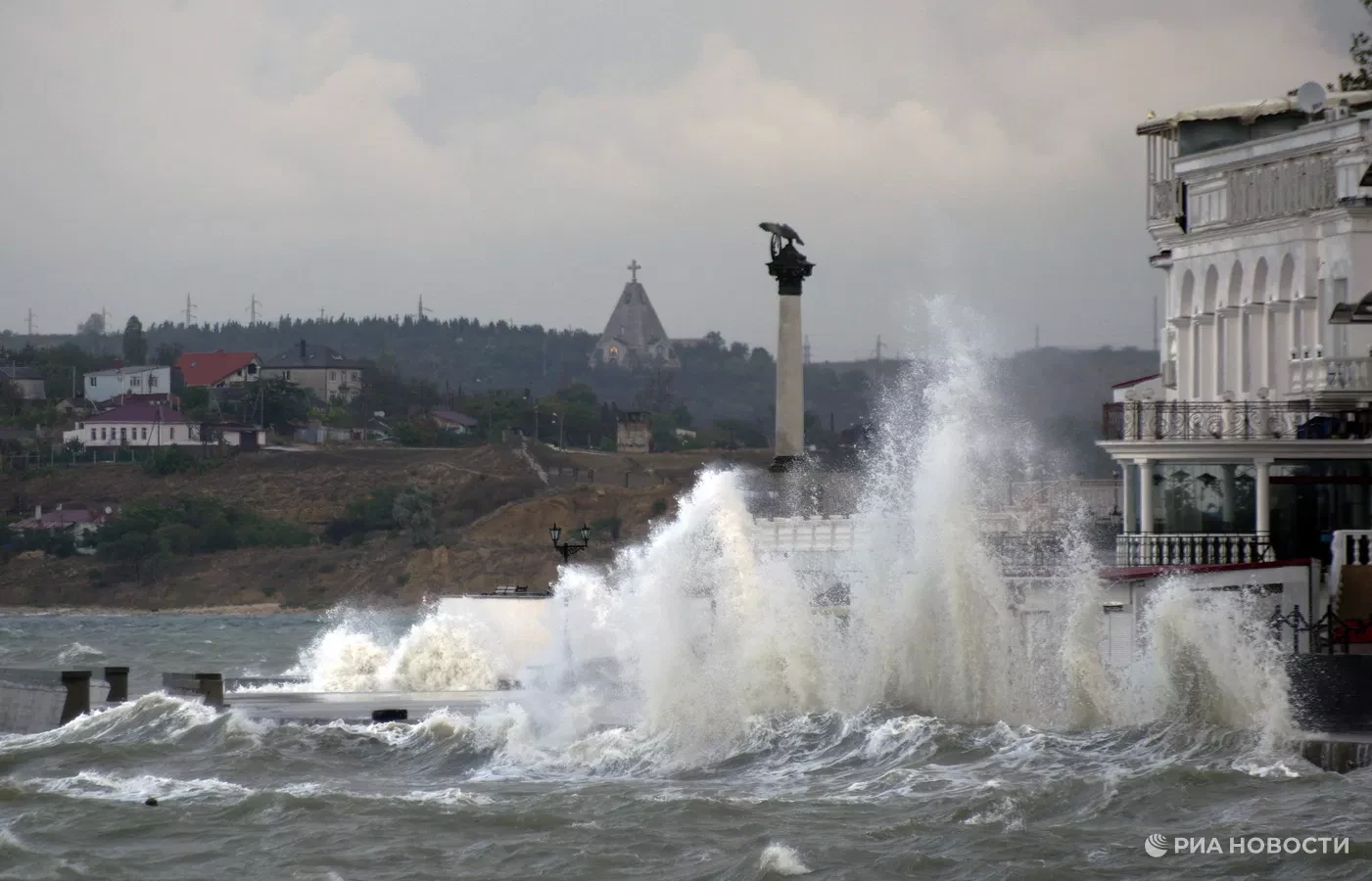 🌊 Сильный шторм разыграется в Севастополе.