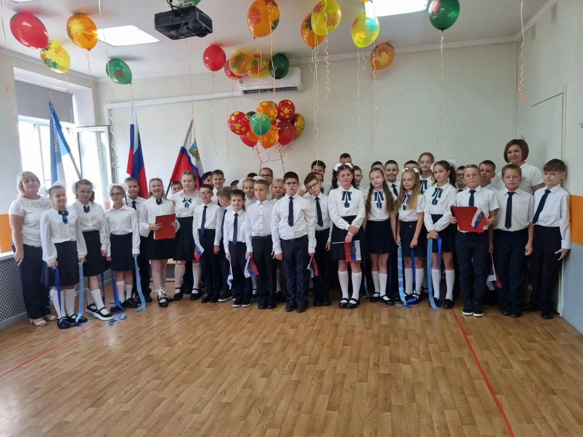 🎓 В МБОУ «Прогимназия №51» прошла торжественная линейка, подготовленная четвероклассни...
