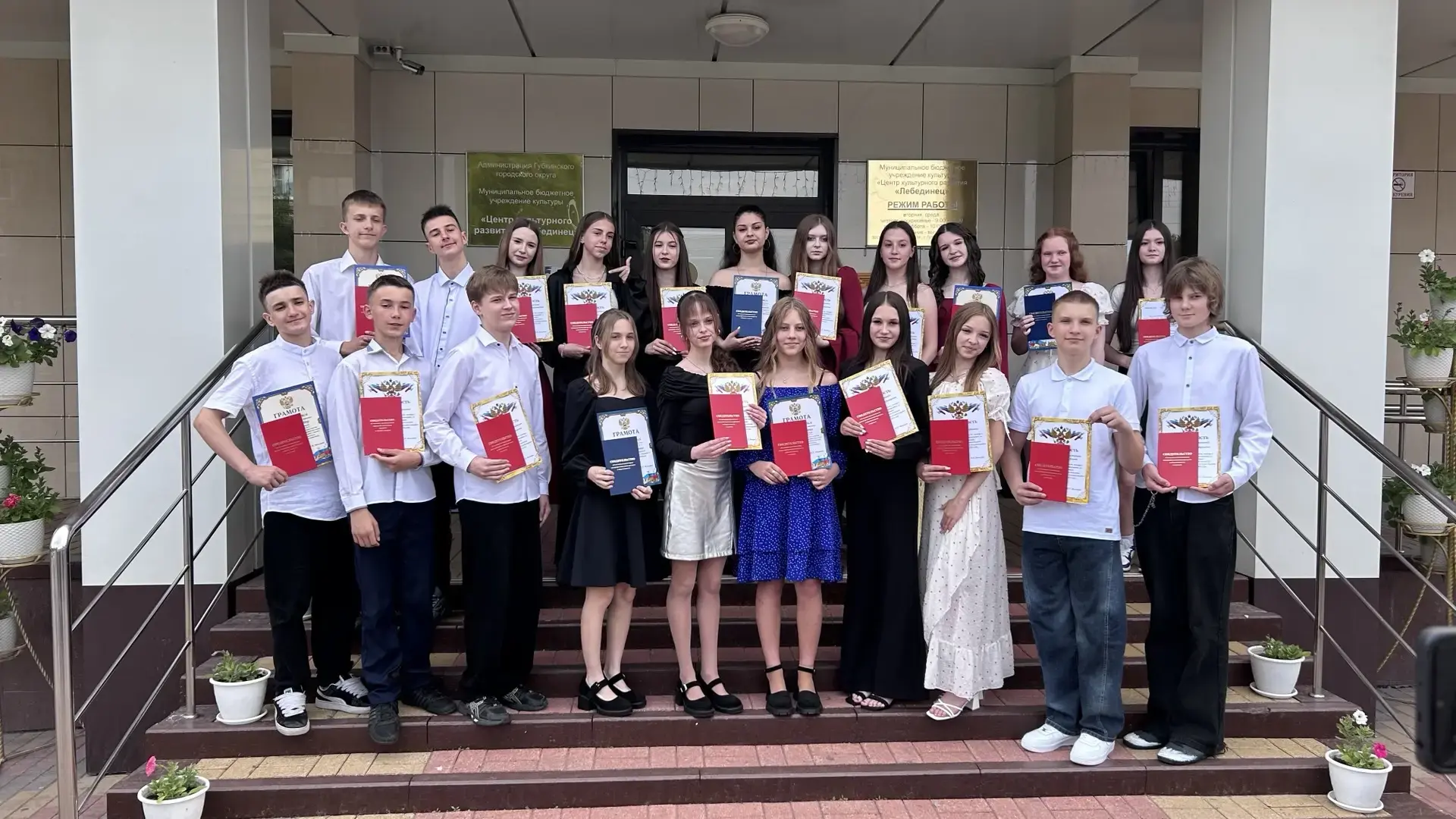 Торжественный выпускной вечер в ДШИ №2! 🎓

💫3 июня в нашей школе искусств состоялось яркое и трога