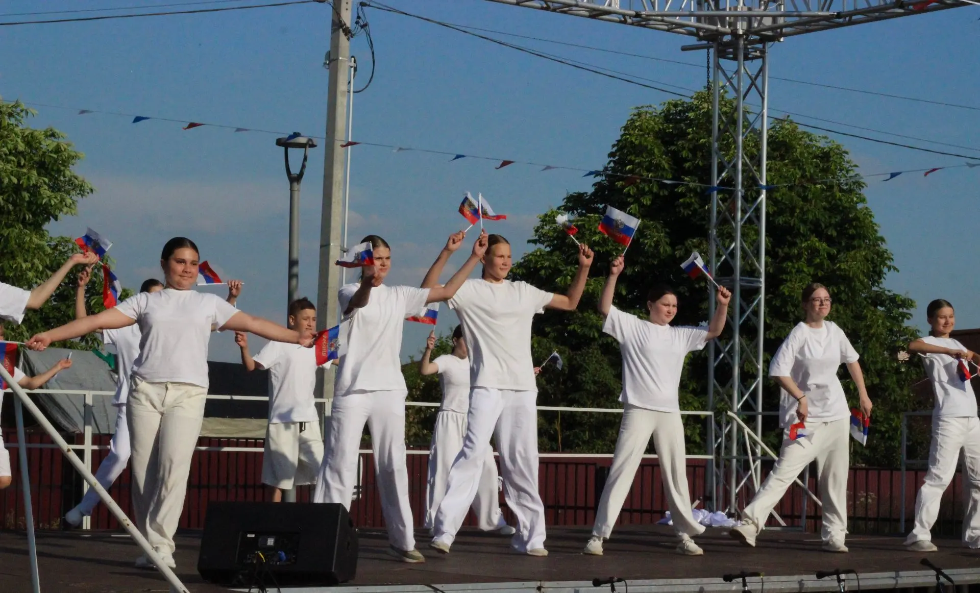 Праздничная программа ко Дню России прошла в Вороново

Праздничная концертная программа «Россия — Ро