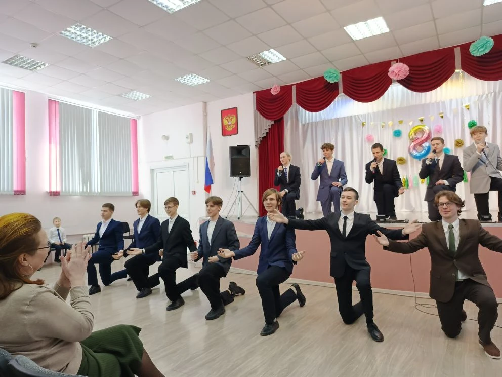 "ВЕСЕННЕЕ КОНФЕТТИ" в актовом зале! 💥🌷☀ Сегодня в нашем лицее было особенно тепло и солнечно, даже н