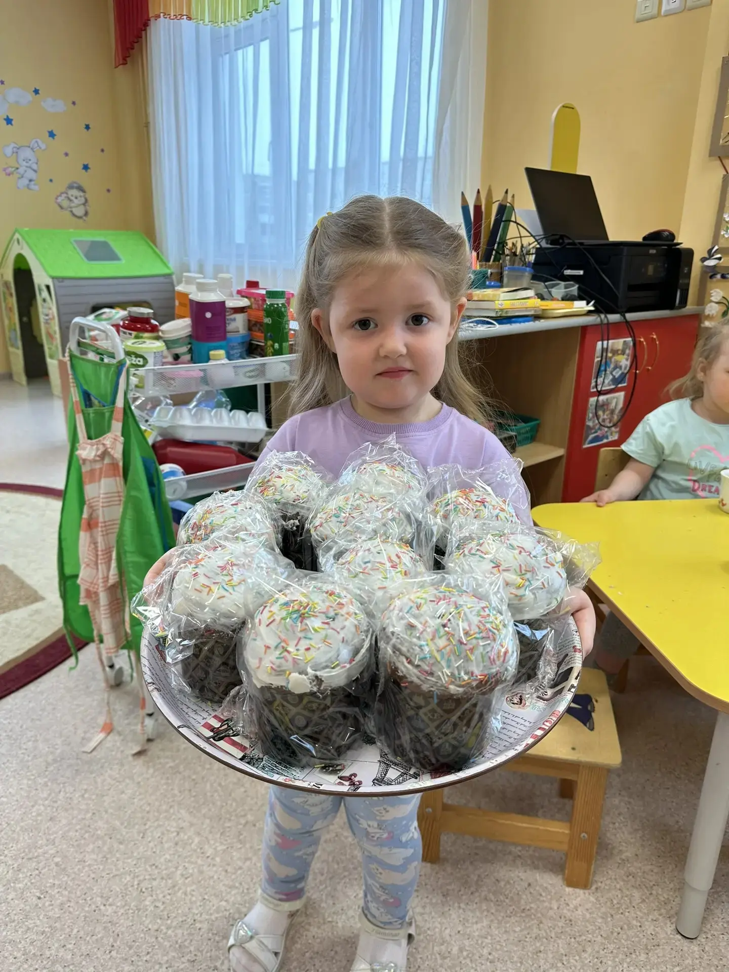 Светит солнце золотое
