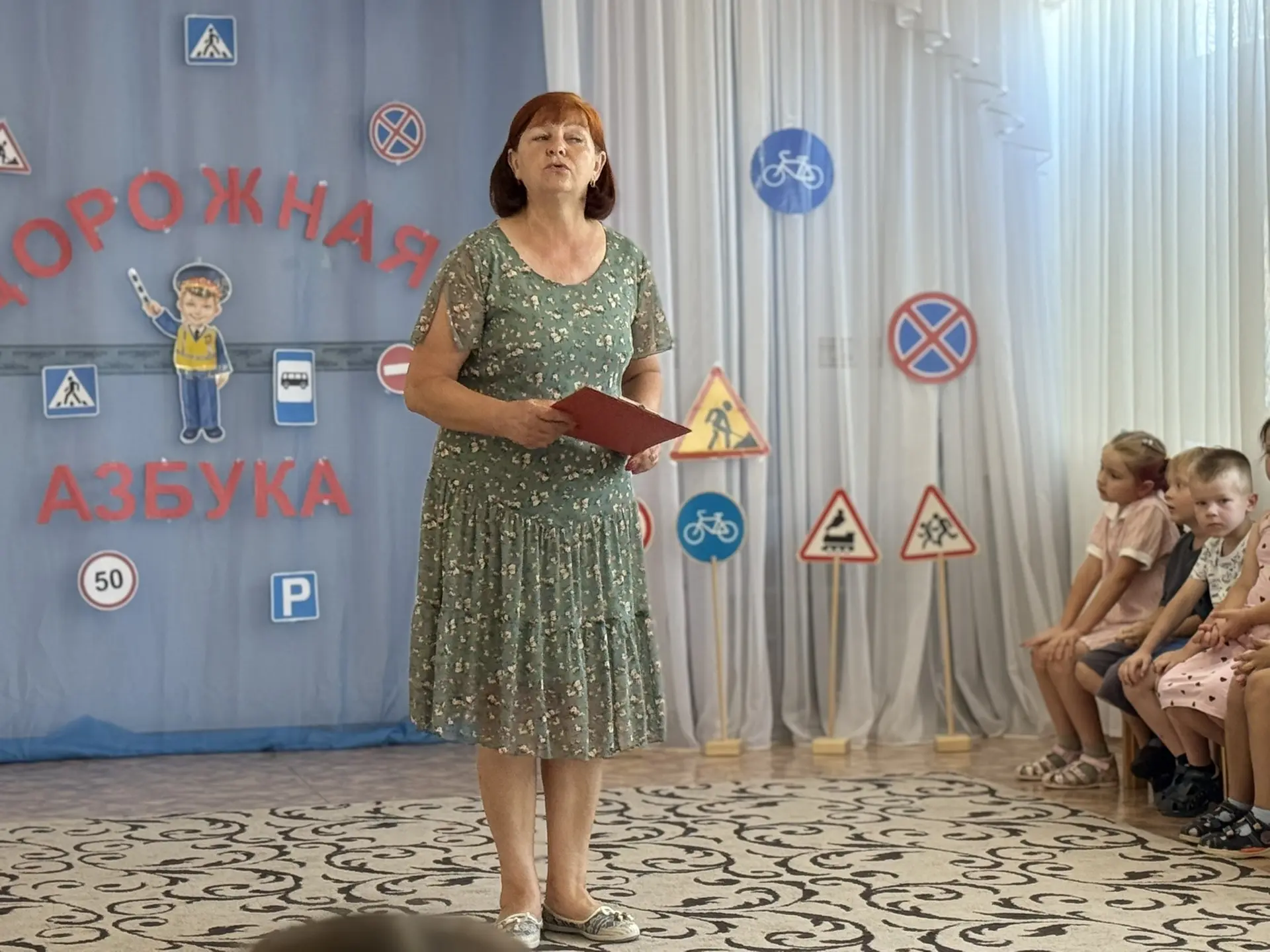 Путешествие в страну дорожных знаков

На днях в нашем детском саду прошло увлекательное и очень важн