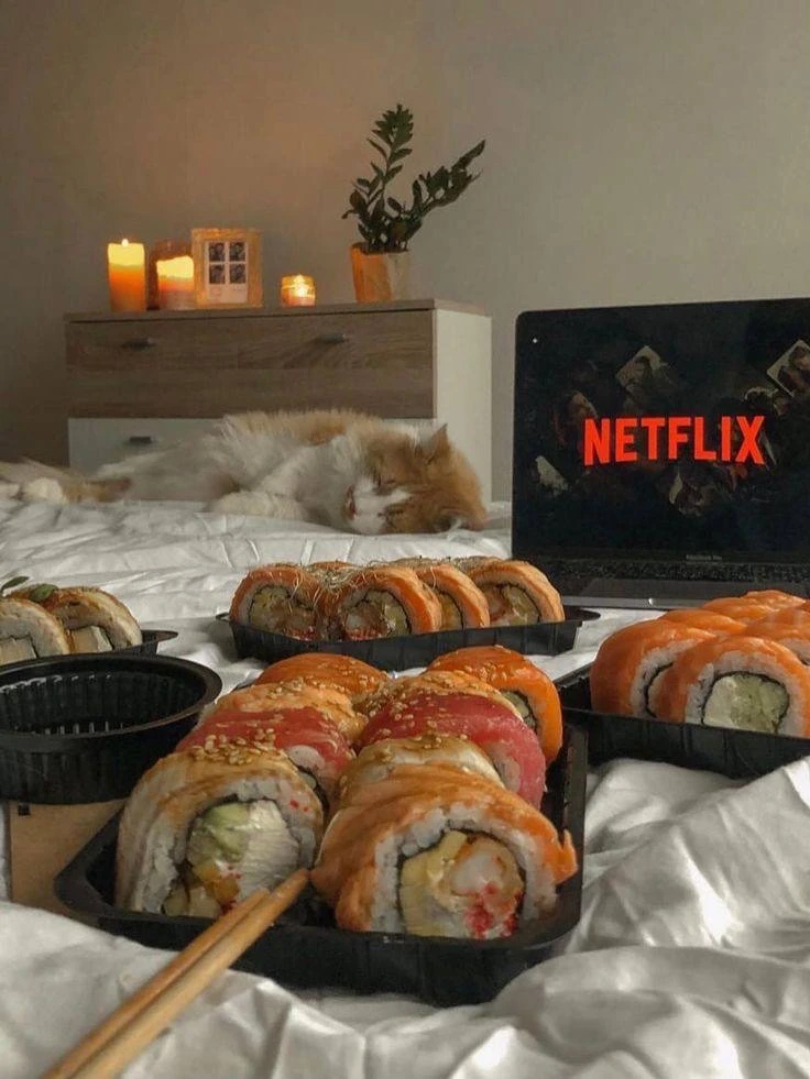Суши изначально ели без рыбы 🍱

Это был просто ферментированный рис с овощами, и рыба появилась поз