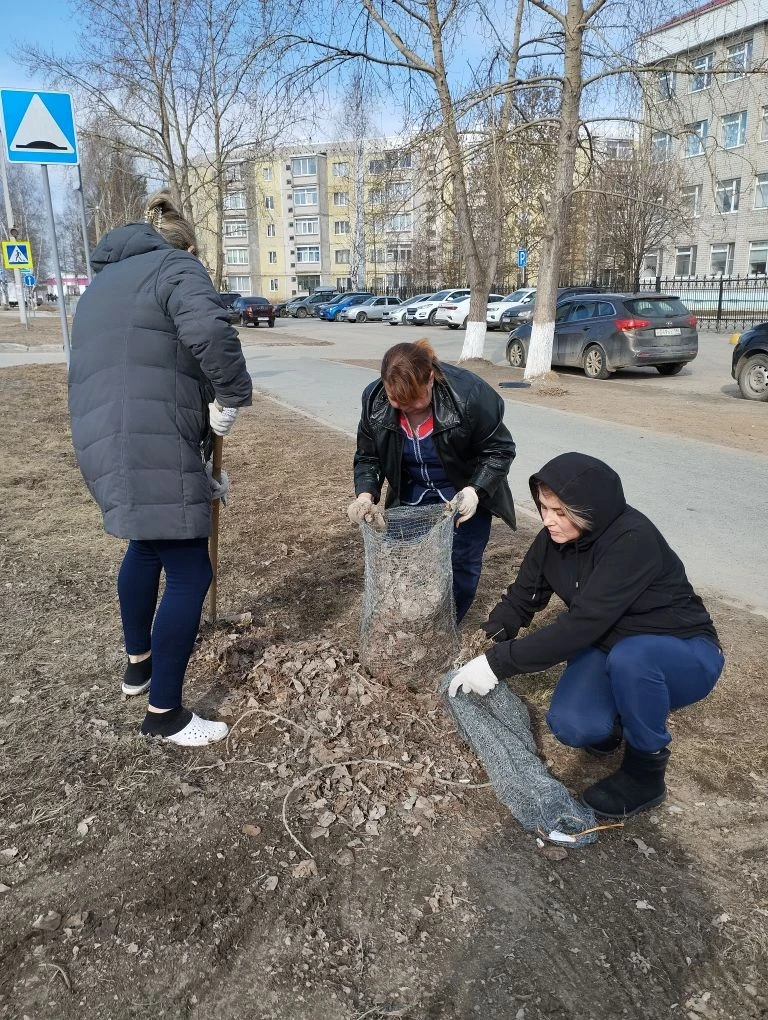 #СУББОТНИК  🍃Сегодня наши учителя и работники вышли на субботник!  📍Вместе привели в порядок террито