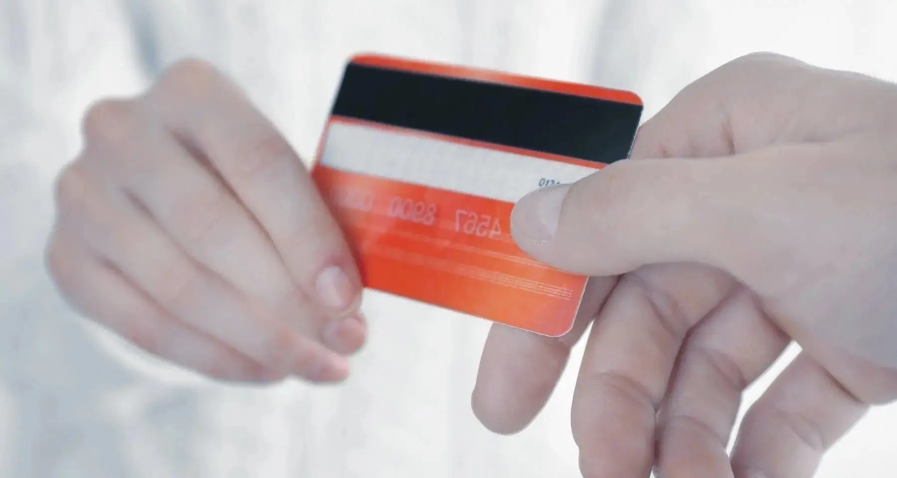 💳 6 способов тратить меньше и зарабатывать больше с банковской картой