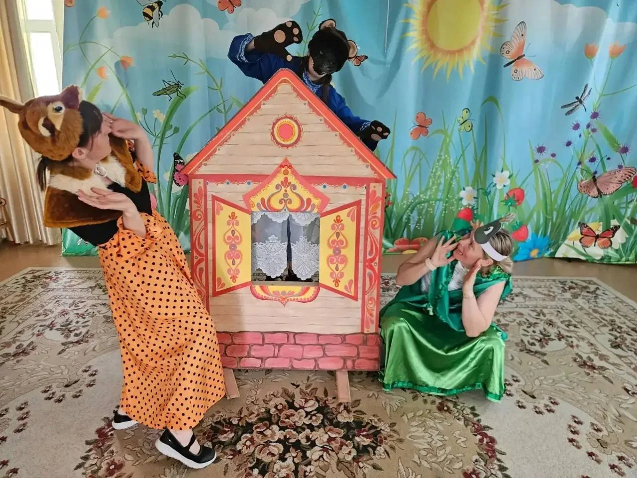 В детских садах Курска родители и педагоги устраивают театральные постановки для детей