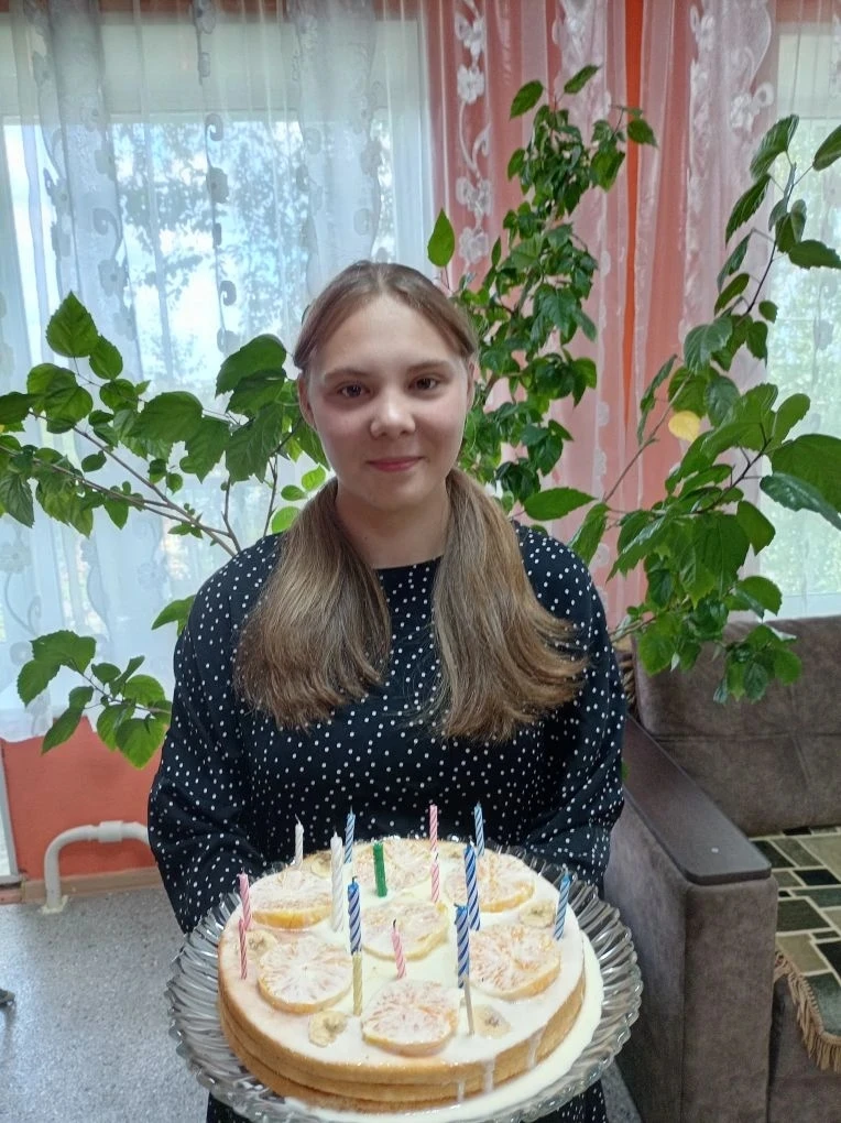 Люба, поздравляем тебя С ДНЁМ РОЖДЕНИЯ!!!🥳🎂💐
Семнадцать лет- прекрасный повод
Для самых искренних