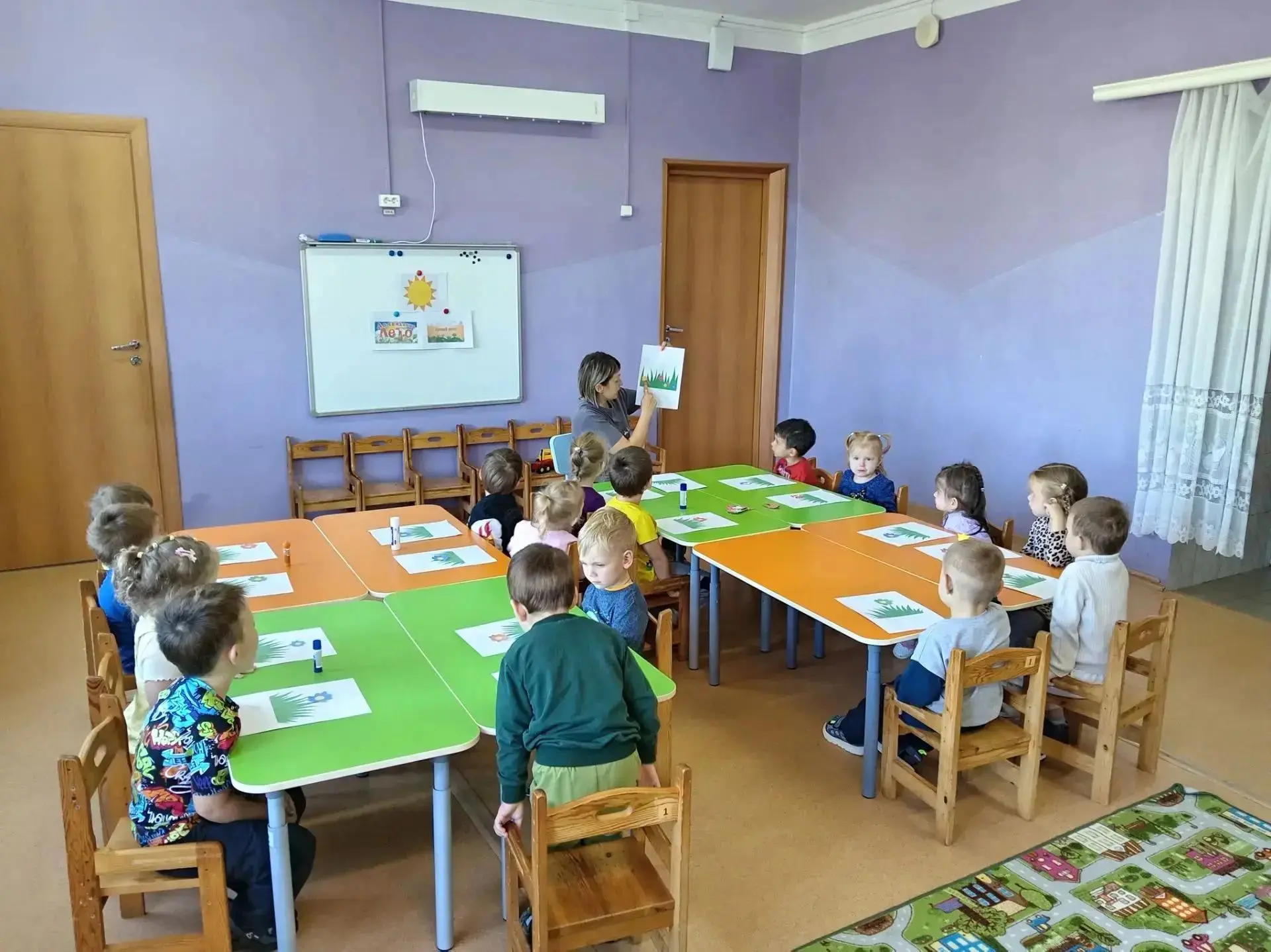 Аппликация — один из самых любимых видов творчества у детей. Это не только увлекательно...