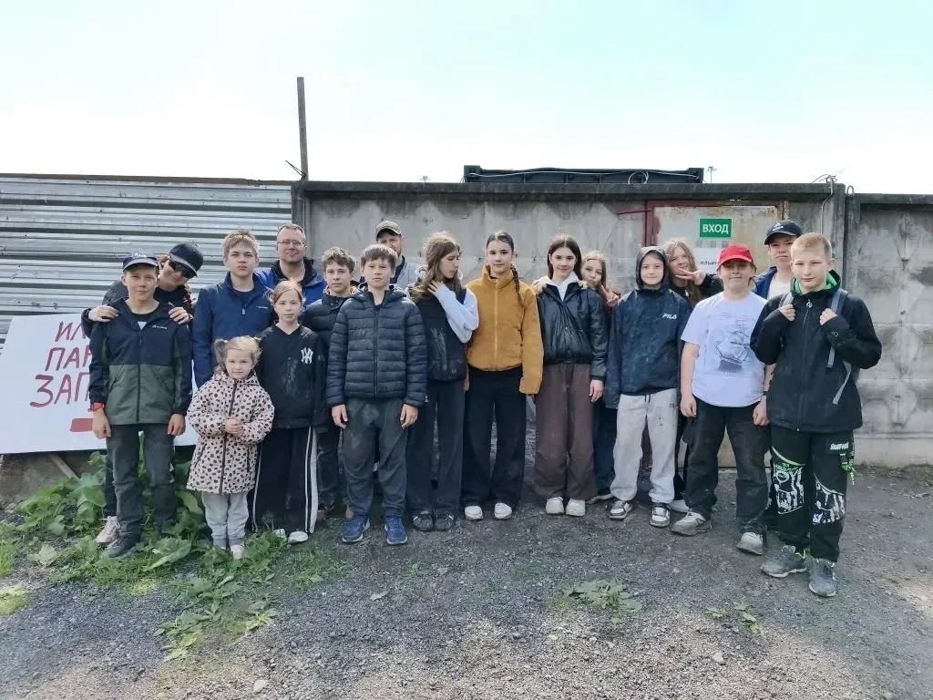 23 мая 6а класс практически в полном составе вместе с родителями поехал в самый старый приют Санкт-П