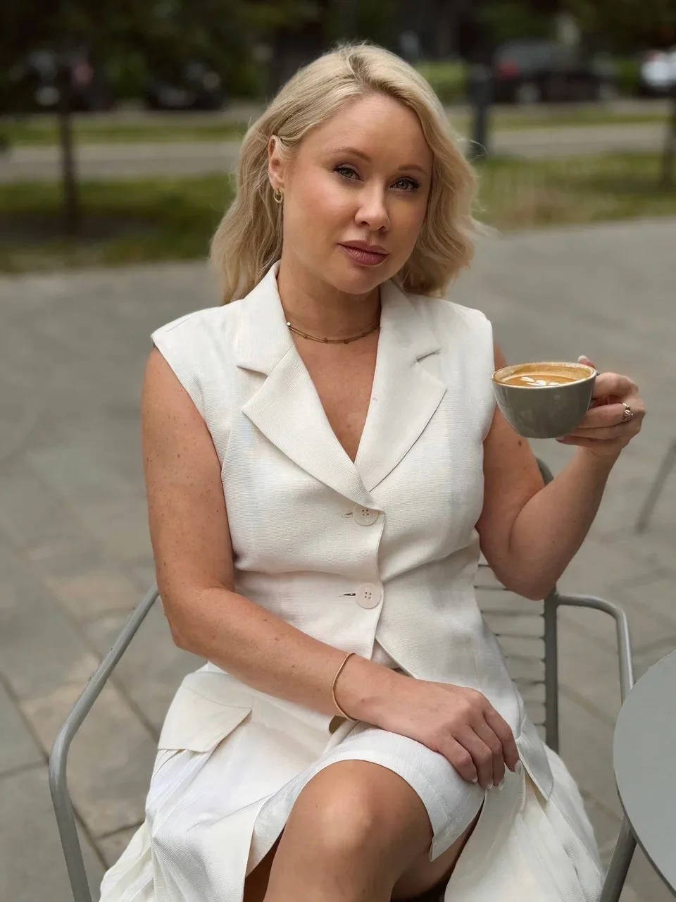 «Ну как, отдыхают сейчас люди? Куда ездят?»