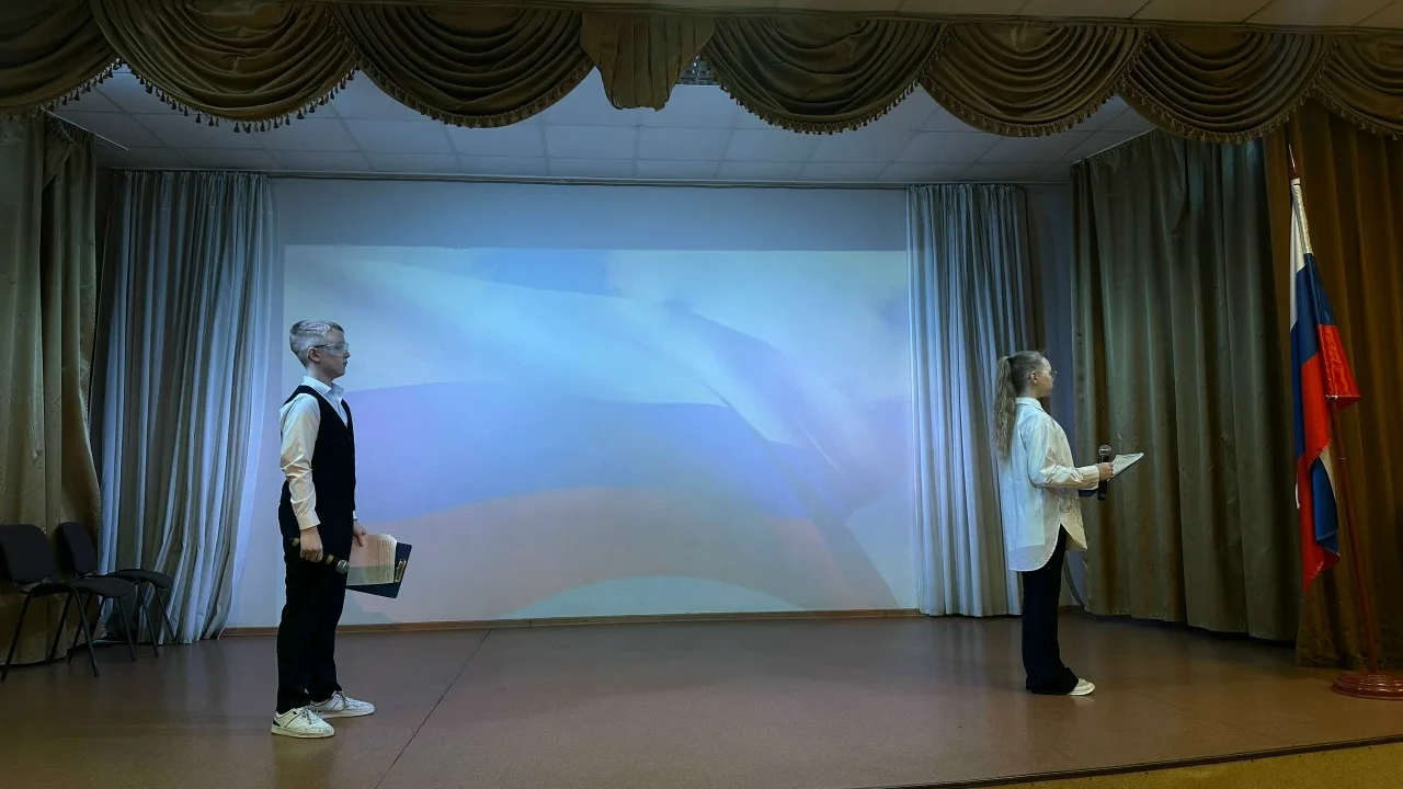 Неделя науки стартовала в нашем лицее!  Этим утром вся школа собралась на традиционной линейке, чтоб