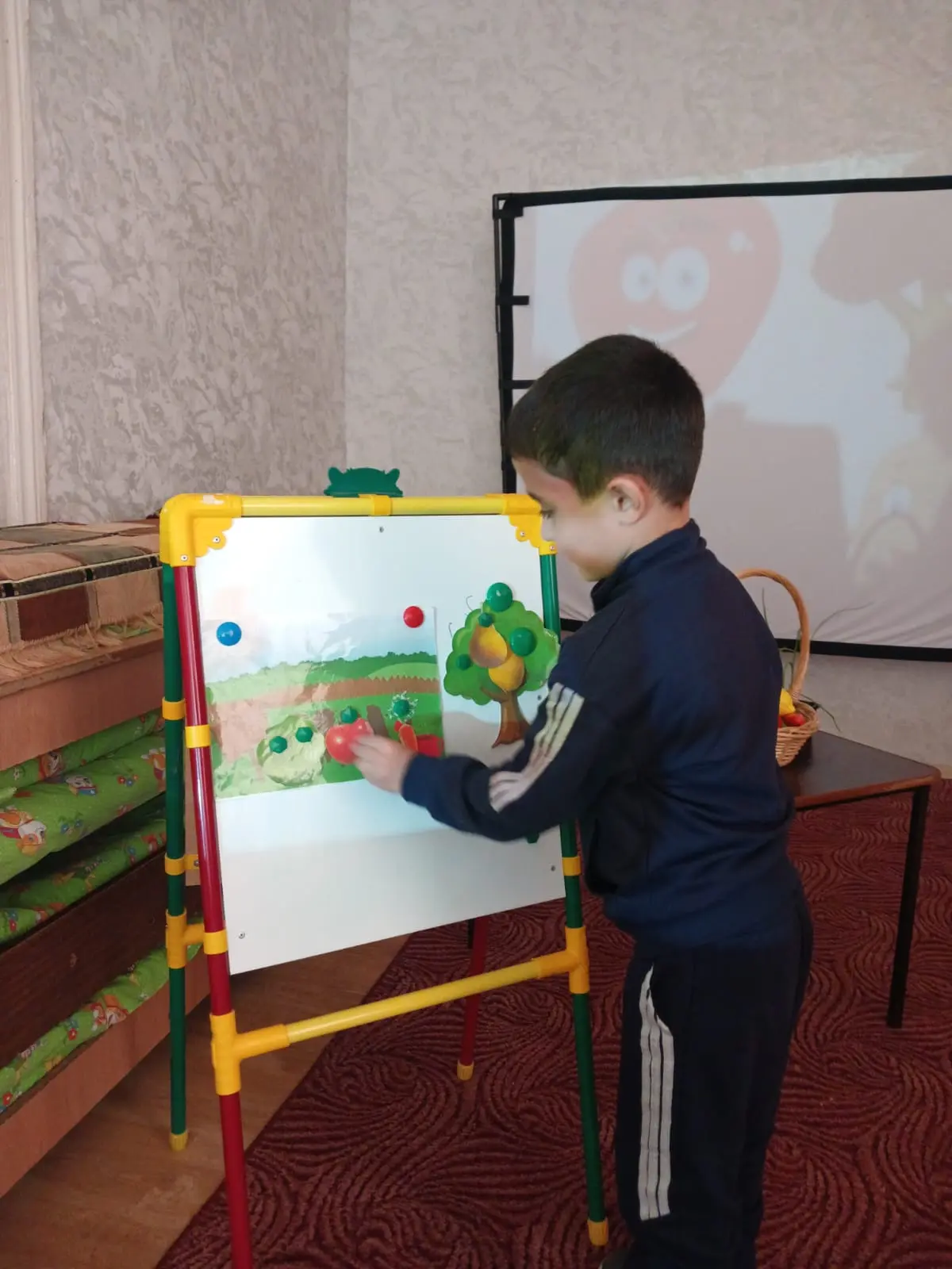 Сегодня в средней группе прошел тематический день,посвященный сказкам Роспотребнадзора. 
Целью было 