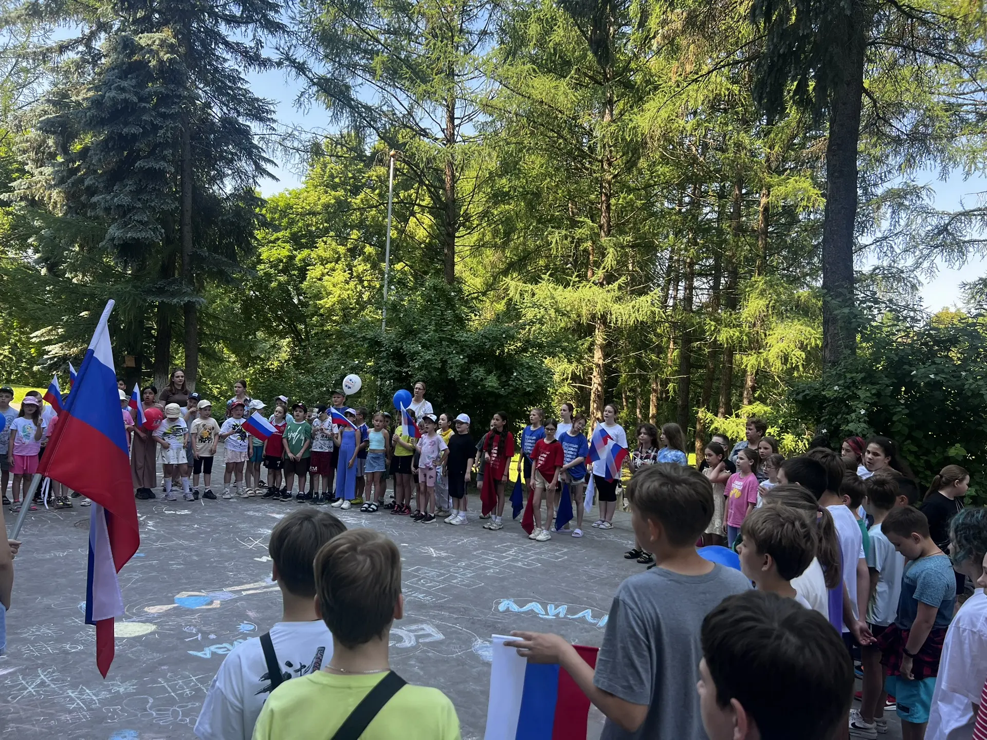 12 июня - ДЕНЬ РОССИИ🤍💙❤️

☀️В пришкольном лагере «Радуга» прошла торжественная линейка ко Дню Рос