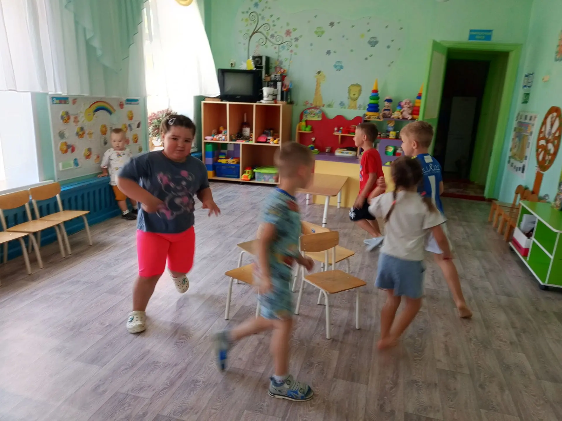 Лето - самый продуктивный период для общения ребенка с природой. Оно радует нас теплом ...