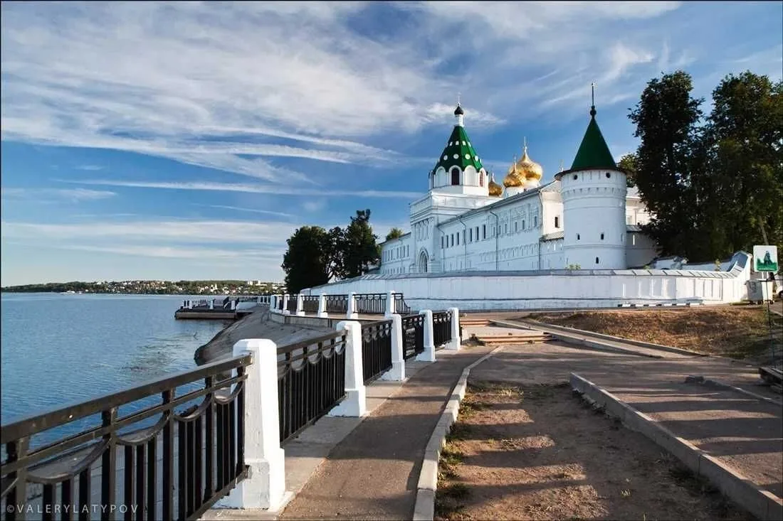 Кострома была основана в 12 веке и сквозь время пронесла очарование настоящего сказочно...