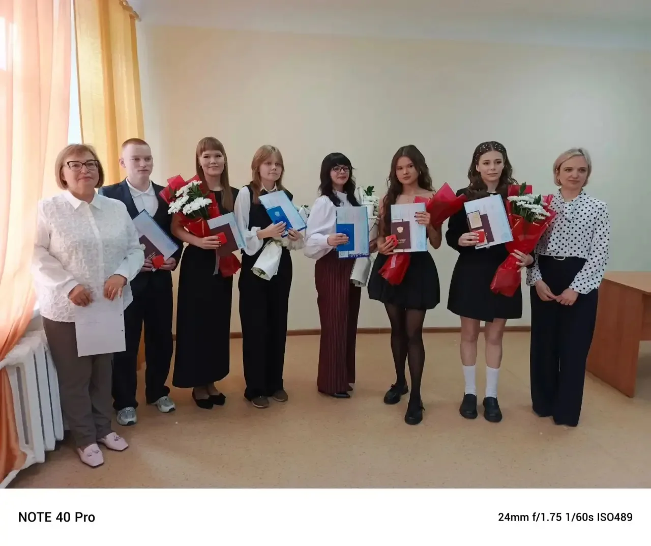 Сегодня в школе звездопад🌟🌟🌟
В 11 классе аттестаты с отличием и медали вручили семи нашим выпускн