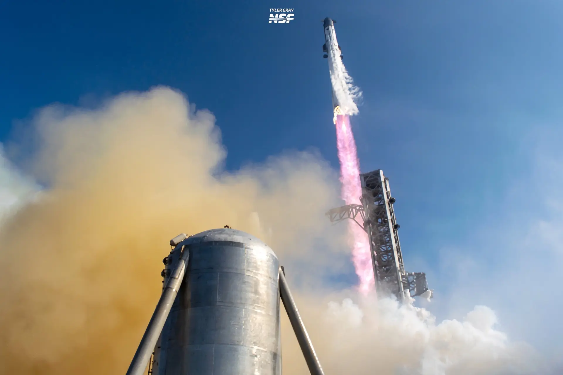 Просто несколько красивых снимков недавнего полёта Starship V3 🚀