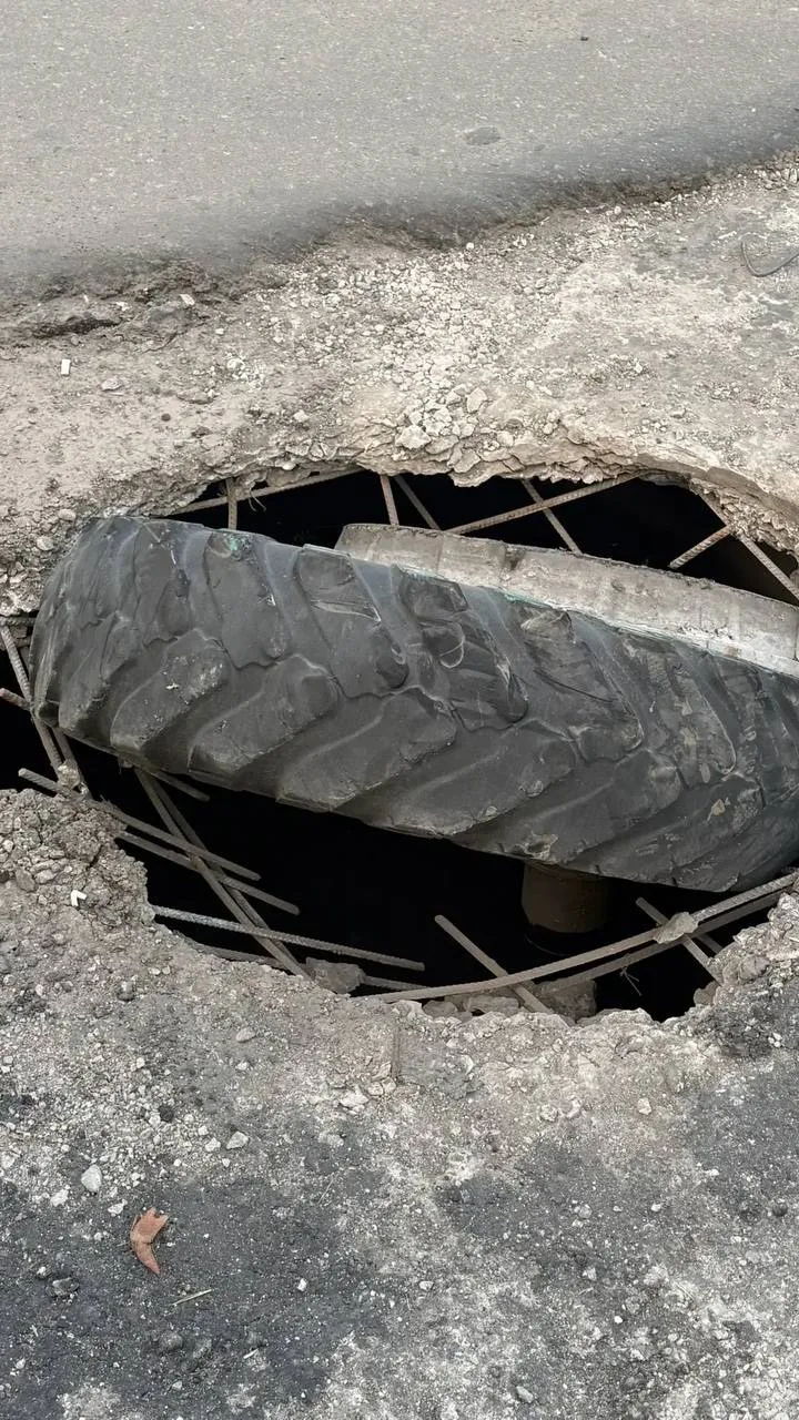 ⚠️ Опасно для жизни! Возле аптеки на 50 лет Октября провалился асфальт