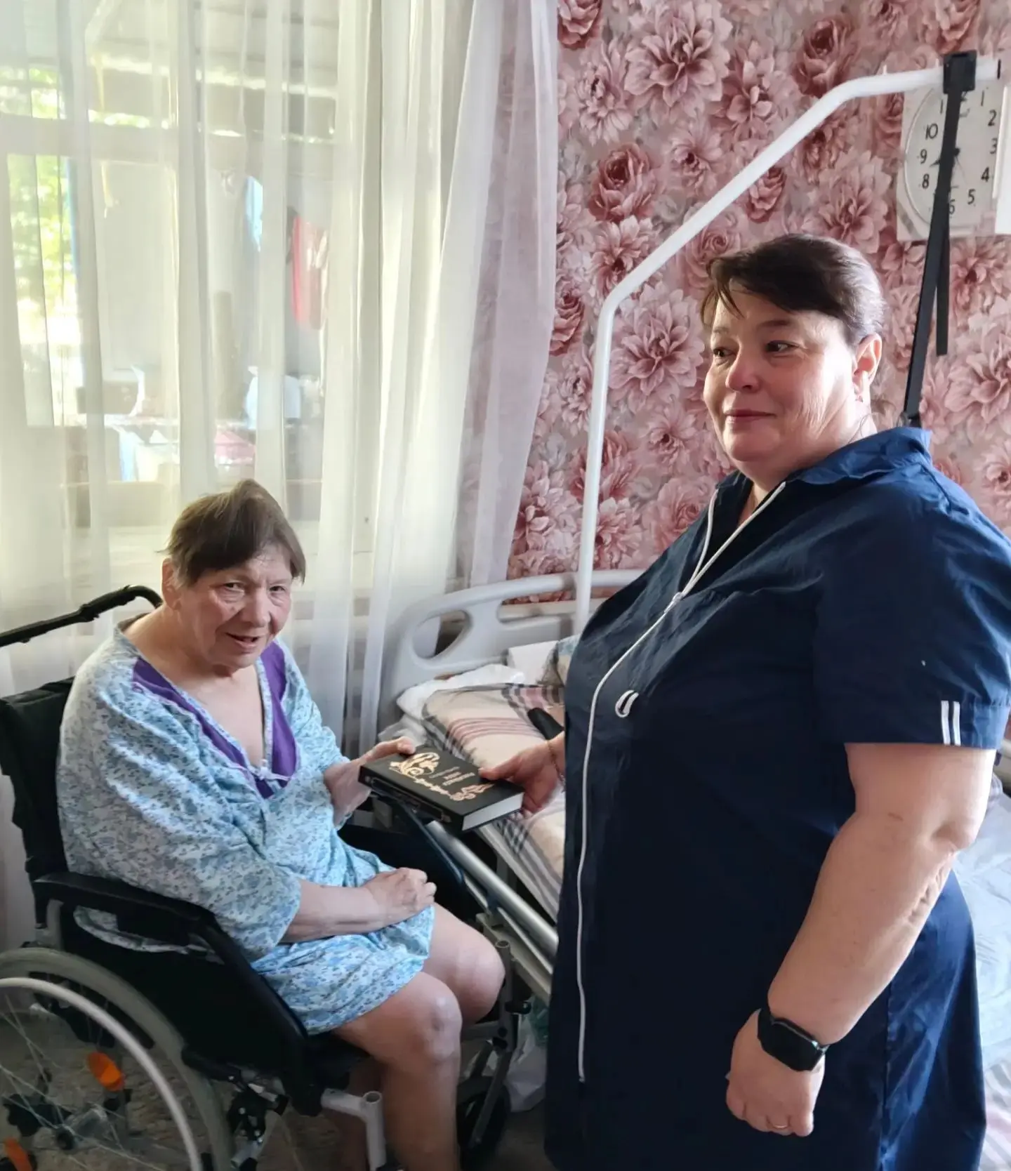 Петровский центр соцобслуживания внедряет «Мобильную библиотеку» для маломобильных граждан
В Петровс