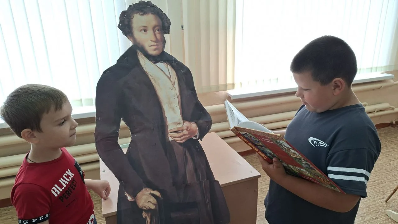 «Читаем Пушкина»: день русского языка в нашем лагере! ❤️📚