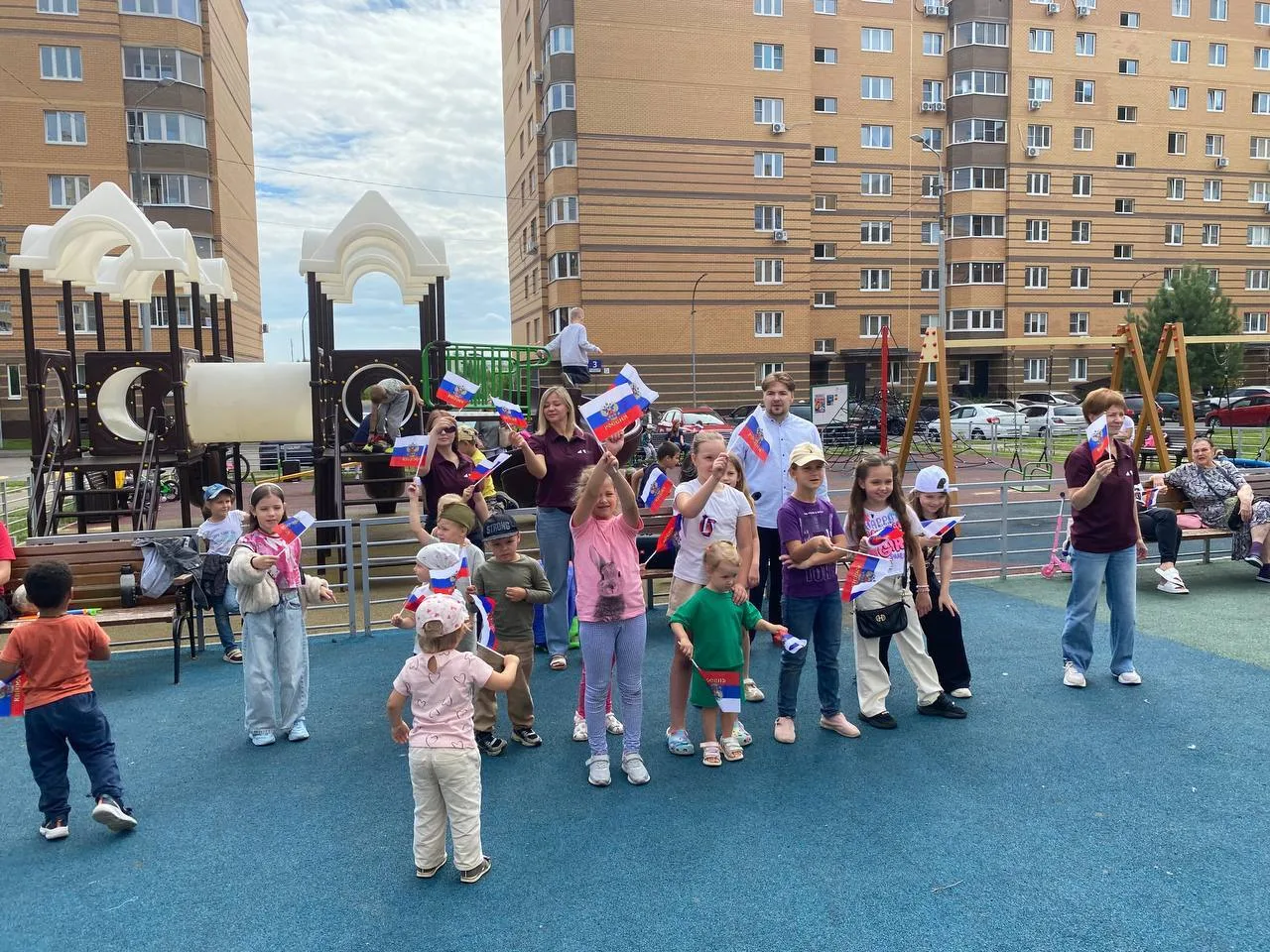 Как мы отметили День флага в ЖК "Новоснегиревский"