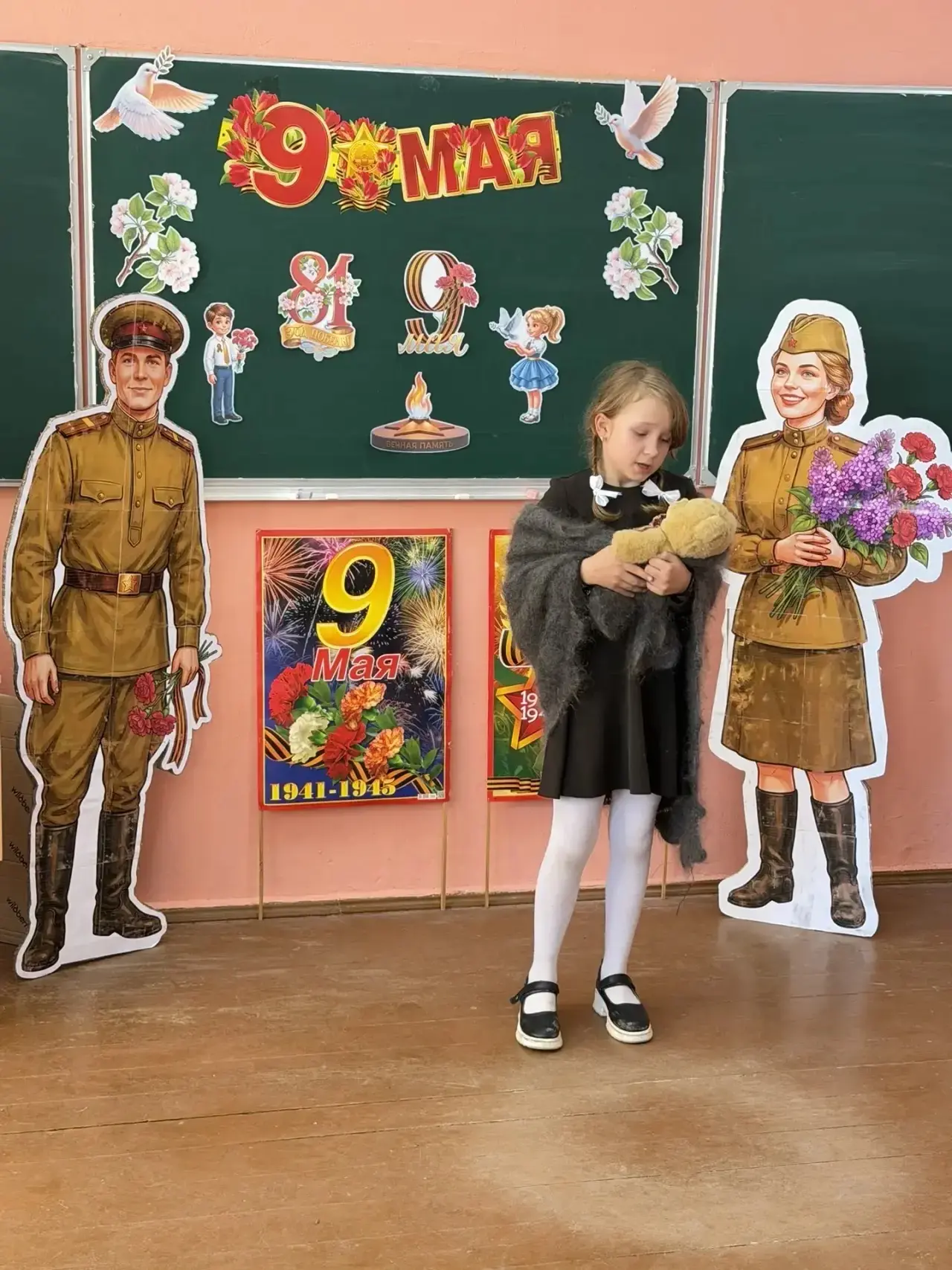 В преддверии Дня Победы в здании 3 МОУ«СОШ „Траектория успеха“» прошёл конкурсчтецов!  Наши ученики 