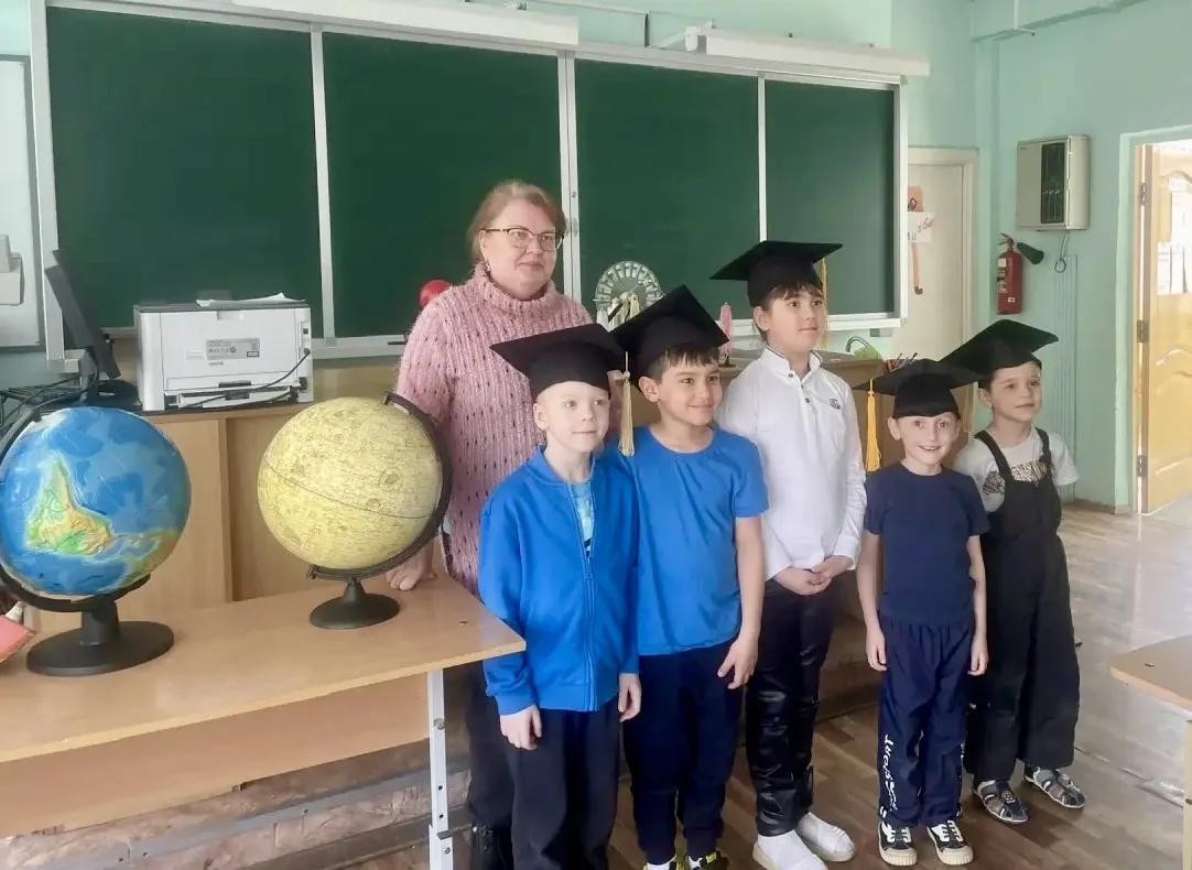 🏫Во время весенних каникул наша школа не пустовала — её коридоры наполнились звонким смехом и любопы